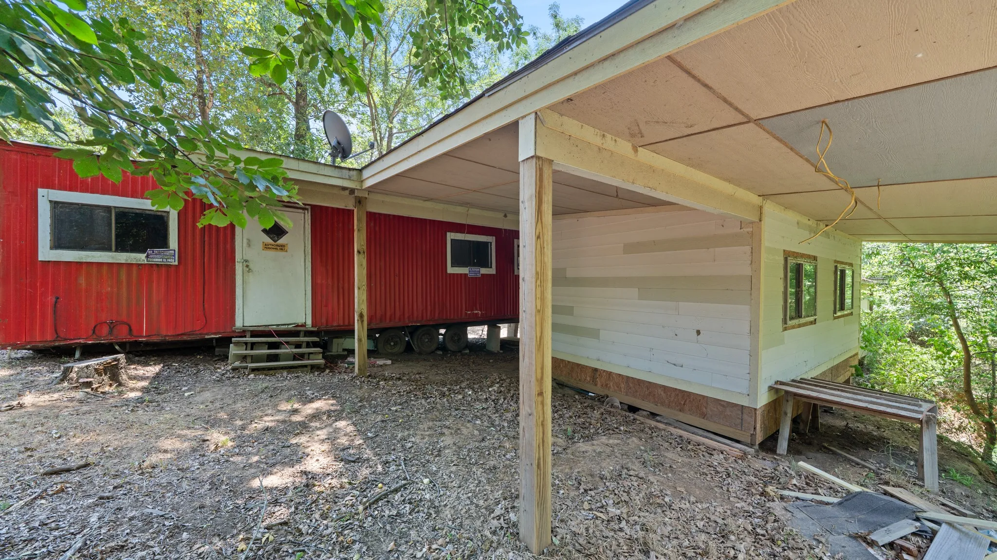 Manufactured Home For Sale in Henderson County , 2205 Hickory Street, Mabank, Texas 75156, 2 Bedroom, 1 Bathroom, Garage spaces, 672 Sqft, built in 0, mls#21322046, Real Estate Agent in Mabank, Homes For Sale in Henderson county, Homes For Sale in Mabank, Realtor in Mabank Texas, Real Estate Brokerage Independent Realty Texas, Luminita Cordes Realtor