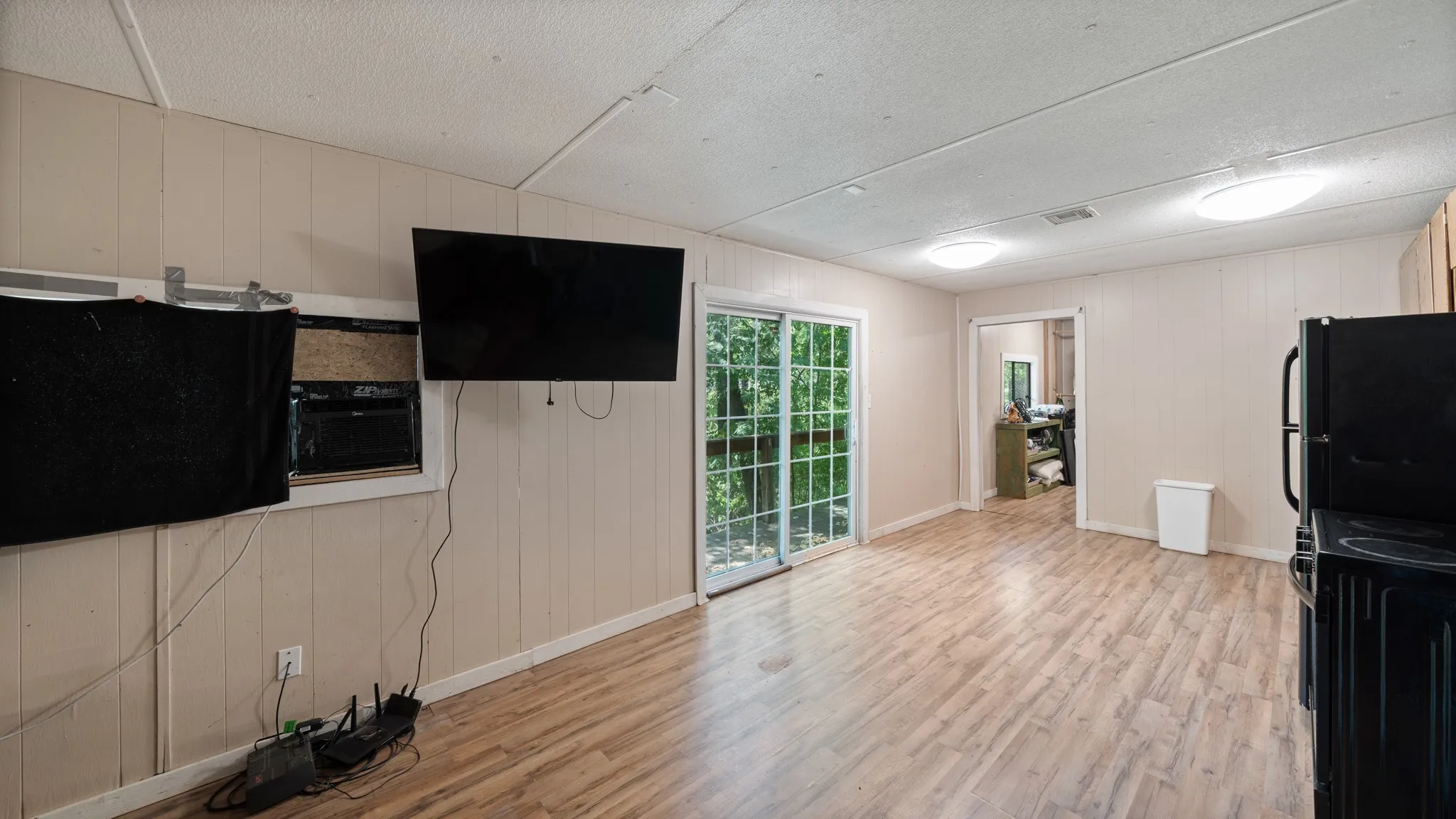 Manufactured Home For Sale in Henderson County , 2205 Hickory Street, Mabank, Texas 75156, 2 Bedroom, 1 Bathroom, Garage spaces, 672 Sqft, built in 0, mls#21322046, Real Estate Agent in Mabank, Homes For Sale in Henderson county, Homes For Sale in Mabank, Realtor in Mabank Texas, Real Estate Brokerage Independent Realty Texas, Luminita Cordes Realtor