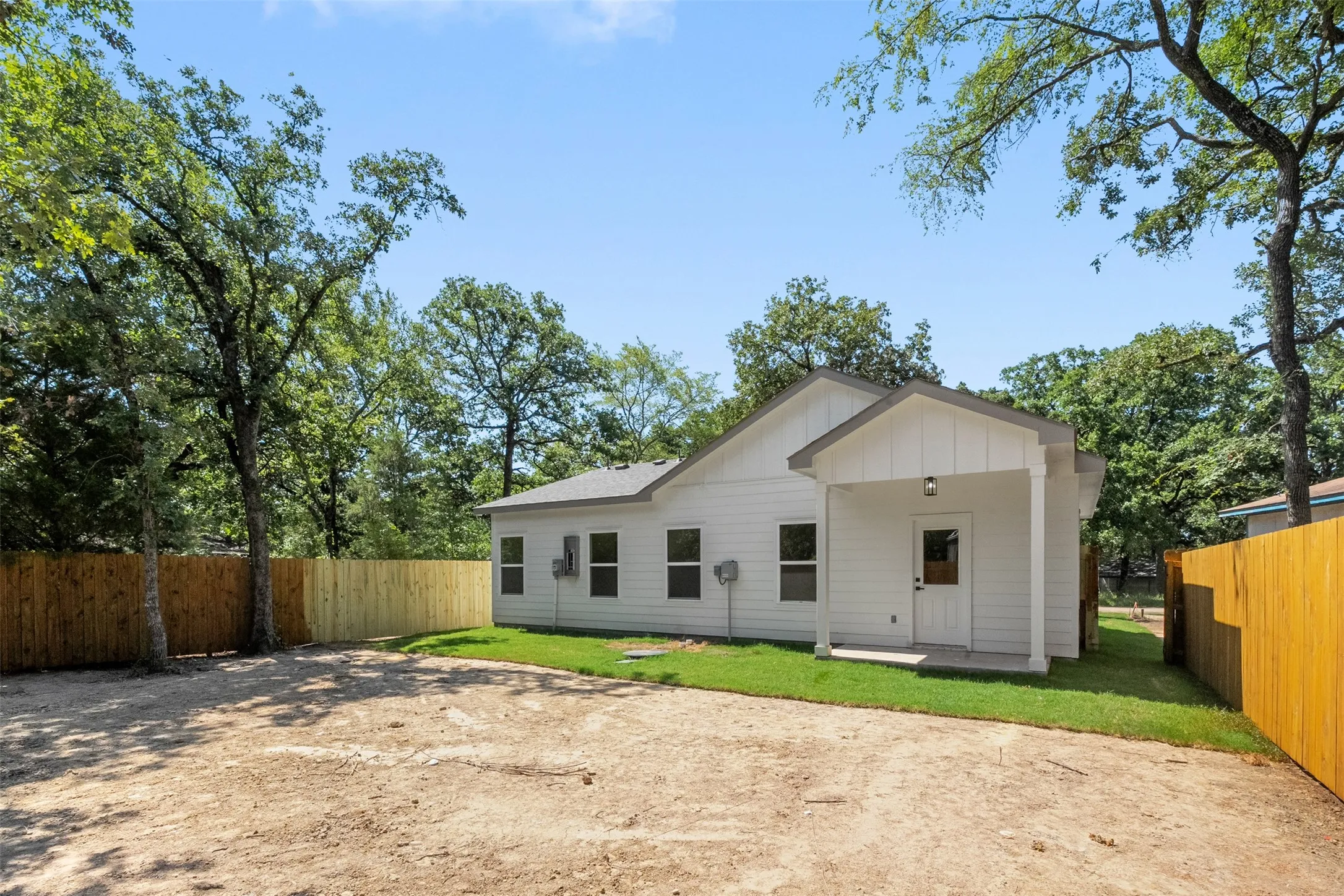 Single Family Residence For Sale in Henderson County , 6136 Apache Drive, Mabank, Texas 75156, 3 Bedroom, 2 Bathroom, Garage spaces, 1,200 Sqft, built in 2026, mls#21322059, Real Estate Agent in Mabank, Homes For Sale in Henderson county, Homes For Sale in Mabank, Realtor in Mabank Texas, Real Estate Brokerage Independent Realty Texas, Luminita Cordes Realtor