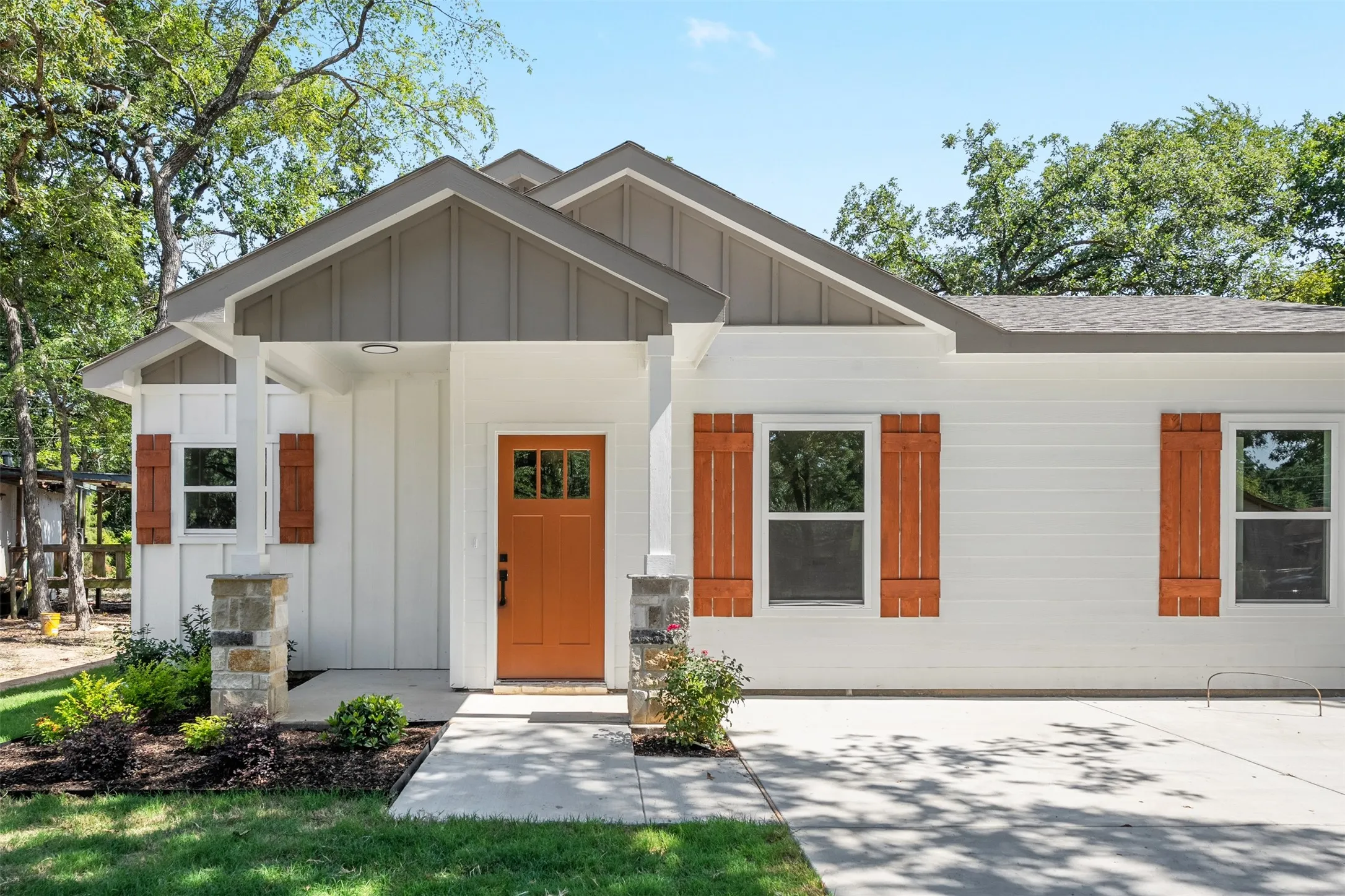 Single Family Residence For Sale in Henderson County , 6136 Apache Drive, Mabank, Texas 75156, 3 Bedroom, 2 Bathroom, Garage spaces, 1,200 Sqft, built in 2026, mls#21322059, Real Estate Agent in Mabank, Homes For Sale in Henderson county, Homes For Sale in Mabank, Realtor in Mabank Texas, Real Estate Brokerage Independent Realty Texas, Luminita Cordes Realtor