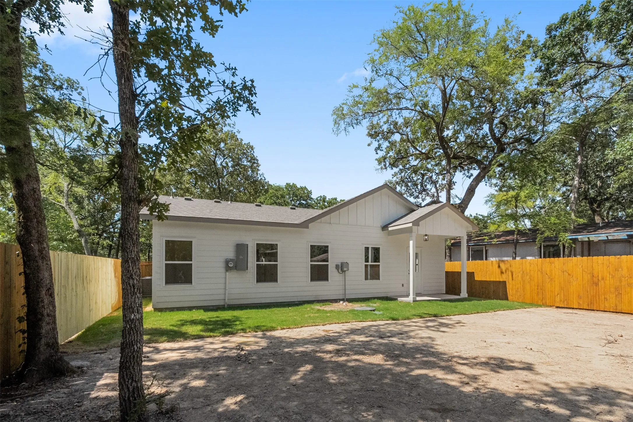 Single Family Residence For Sale in Henderson County , 6136 Apache Drive, Mabank, Texas 75156, 3 Bedroom, 2 Bathroom, Garage spaces, 1,200 Sqft, built in 2026, mls#21322059, Real Estate Agent in Mabank, Homes For Sale in Henderson county, Homes For Sale in Mabank, Realtor in Mabank Texas, Real Estate Brokerage Independent Realty Texas, Luminita Cordes Realtor