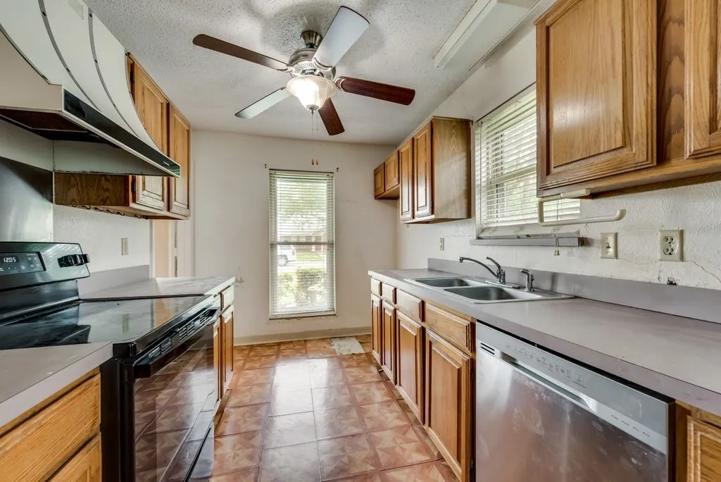 Single Family Residence For Rent in Dallas County , 3702 Lofland Lane, Rowlett, Texas 75088, 3 Bedroom, 2 Bathroom, 2 Garage spaces, 1,496 Sqft, built in 1985, mls#21315266, Real Estate Agent in Rowlett, Homes For Rent in Dallas county, Homes For Rent in Rowlett, Realtor in Rowlett Texas, Real Estate Brokerage Independent Realty Texas, Luminita Cordes Realtor
