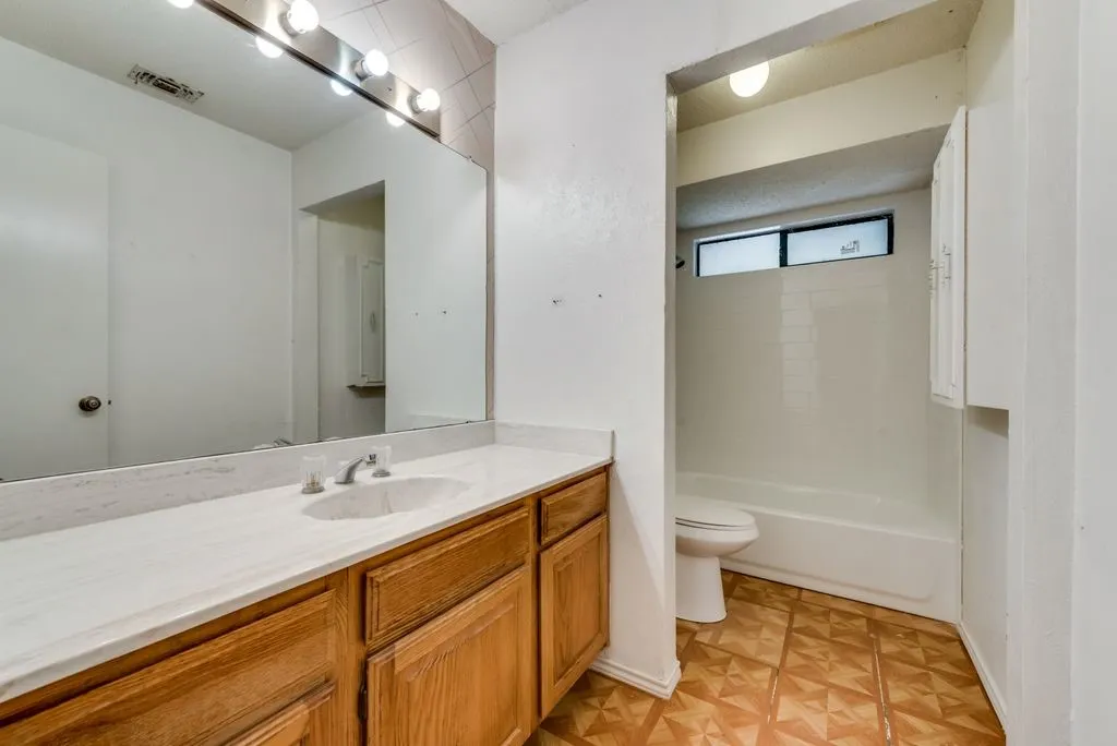 Single Family Residence For Rent in Dallas County , 3702 Lofland Lane, Rowlett, Texas 75088, 3 Bedroom, 2 Bathroom, 2 Garage spaces, 1,496 Sqft, built in 1985, mls#21315266, Real Estate Agent in Rowlett, Homes For Rent in Dallas county, Homes For Rent in Rowlett, Realtor in Rowlett Texas, Real Estate Brokerage Independent Realty Texas, Luminita Cordes Realtor