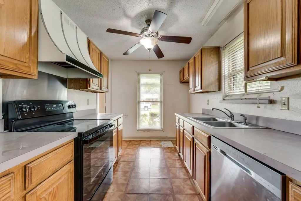 Single Family Residence For Rent in Dallas County , 3702 Lofland Lane, Rowlett, Texas 75088, 3 Bedroom, 2 Bathroom, 2 Garage spaces, 1,496 Sqft, built in 1985, mls#21315266, Real Estate Agent in Rowlett, Homes For Rent in Dallas county, Homes For Rent in Rowlett, Realtor in Rowlett Texas, Real Estate Brokerage Independent Realty Texas, Luminita Cordes Realtor