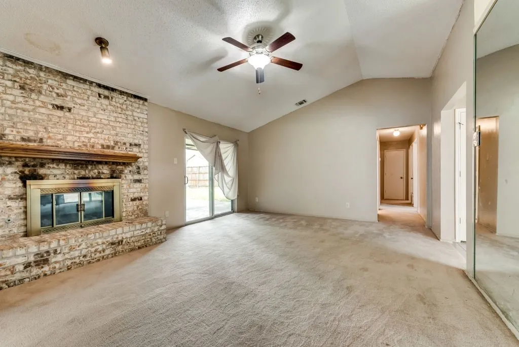 Single Family Residence For Rent in Dallas County , 3702 Lofland Lane, Rowlett, Texas 75088, 3 Bedroom, 2 Bathroom, 2 Garage spaces, 1,496 Sqft, built in 1985, mls#21315266, Real Estate Agent in Rowlett, Homes For Rent in Dallas county, Homes For Rent in Rowlett, Realtor in Rowlett Texas, Real Estate Brokerage Independent Realty Texas, Luminita Cordes Realtor
