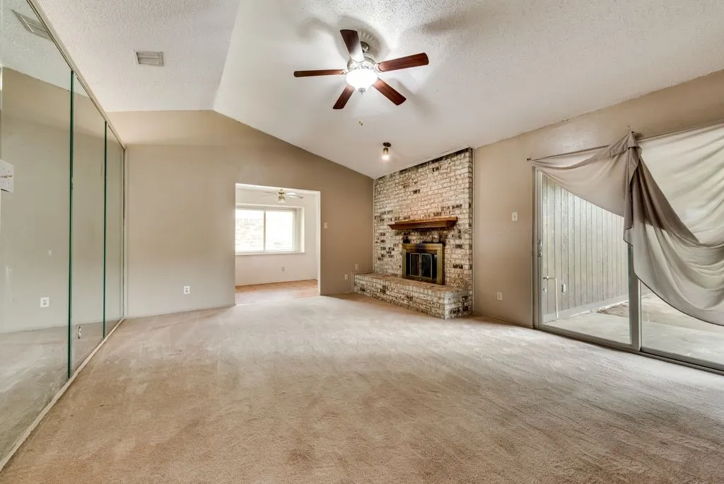 Single Family Residence For Rent in Dallas County , 3702 Lofland Lane, Rowlett, Texas 75088, 3 Bedroom, 2 Bathroom, 2 Garage spaces, 1,496 Sqft, built in 1985, mls#21315266, Real Estate Agent in Rowlett, Homes For Rent in Dallas county, Homes For Rent in Rowlett, Realtor in Rowlett Texas, Real Estate Brokerage Independent Realty Texas, Luminita Cordes Realtor