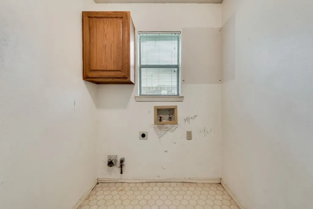 Single Family Residence For Rent in Dallas County , 3702 Lofland Lane, Rowlett, Texas 75088, 3 Bedroom, 2 Bathroom, 2 Garage spaces, 1,496 Sqft, built in 1985, mls#21315266, Real Estate Agent in Rowlett, Homes For Rent in Dallas county, Homes For Rent in Rowlett, Realtor in Rowlett Texas, Real Estate Brokerage Independent Realty Texas, Luminita Cordes Realtor