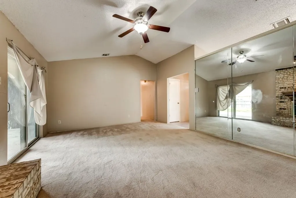 Single Family Residence For Rent in Dallas County , 3702 Lofland Lane, Rowlett, Texas 75088, 3 Bedroom, 2 Bathroom, 2 Garage spaces, 1,496 Sqft, built in 1985, mls#21315266, Real Estate Agent in Rowlett, Homes For Rent in Dallas county, Homes For Rent in Rowlett, Realtor in Rowlett Texas, Real Estate Brokerage Independent Realty Texas, Luminita Cordes Realtor