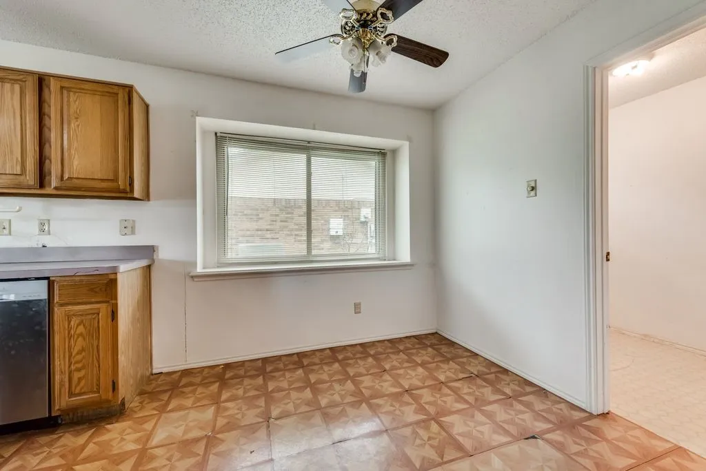 Single Family Residence For Rent in Dallas County , 3702 Lofland Lane, Rowlett, Texas 75088, 3 Bedroom, 2 Bathroom, 2 Garage spaces, 1,496 Sqft, built in 1985, mls#21315266, Real Estate Agent in Rowlett, Homes For Rent in Dallas county, Homes For Rent in Rowlett, Realtor in Rowlett Texas, Real Estate Brokerage Independent Realty Texas, Luminita Cordes Realtor