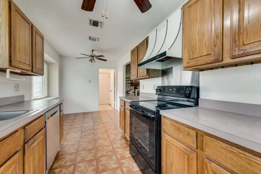 Single Family Residence For Rent in Dallas County , 3702 Lofland Lane, Rowlett, Texas 75088, 3 Bedroom, 2 Bathroom, 2 Garage spaces, 1,496 Sqft, built in 1985, mls#21315266, Real Estate Agent in Rowlett, Homes For Rent in Dallas county, Homes For Rent in Rowlett, Realtor in Rowlett Texas, Real Estate Brokerage Independent Realty Texas, Luminita Cordes Realtor