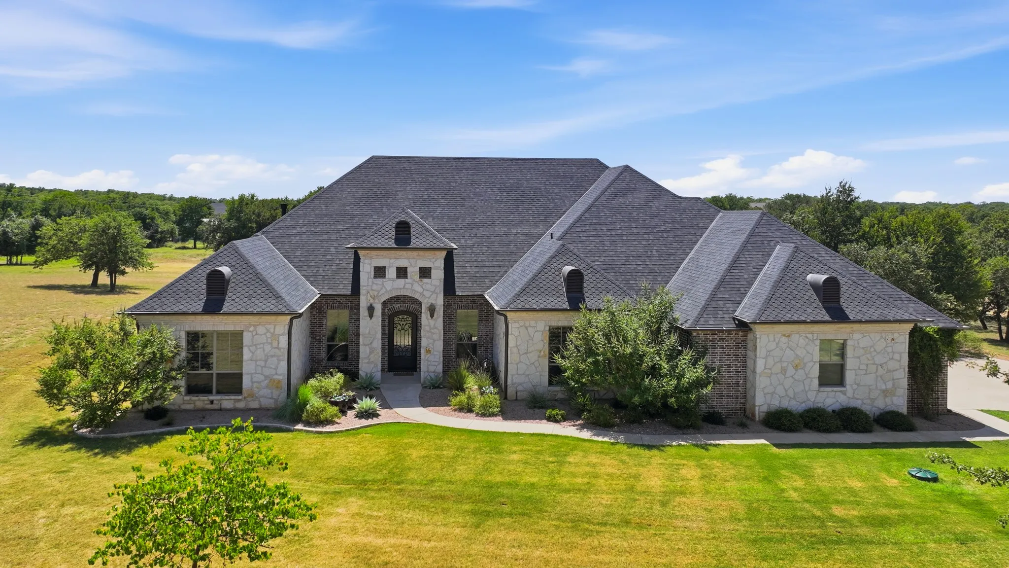 Single Family Residence For Sale in Parker County , 140 Rocky Run, Lipan, Texas 76462, 4 Bedroom, 3 Bathroom, 4 Garage spaces, 3,789 Sqft, built in 2016, mls#21321957, Real Estate Agent in Lipan, Homes For Sale in Parker county, Homes For Sale in Lipan, Realtor in Lipan Texas, Real Estate Brokerage Independent Realty Texas, Luminita Cordes Realtor