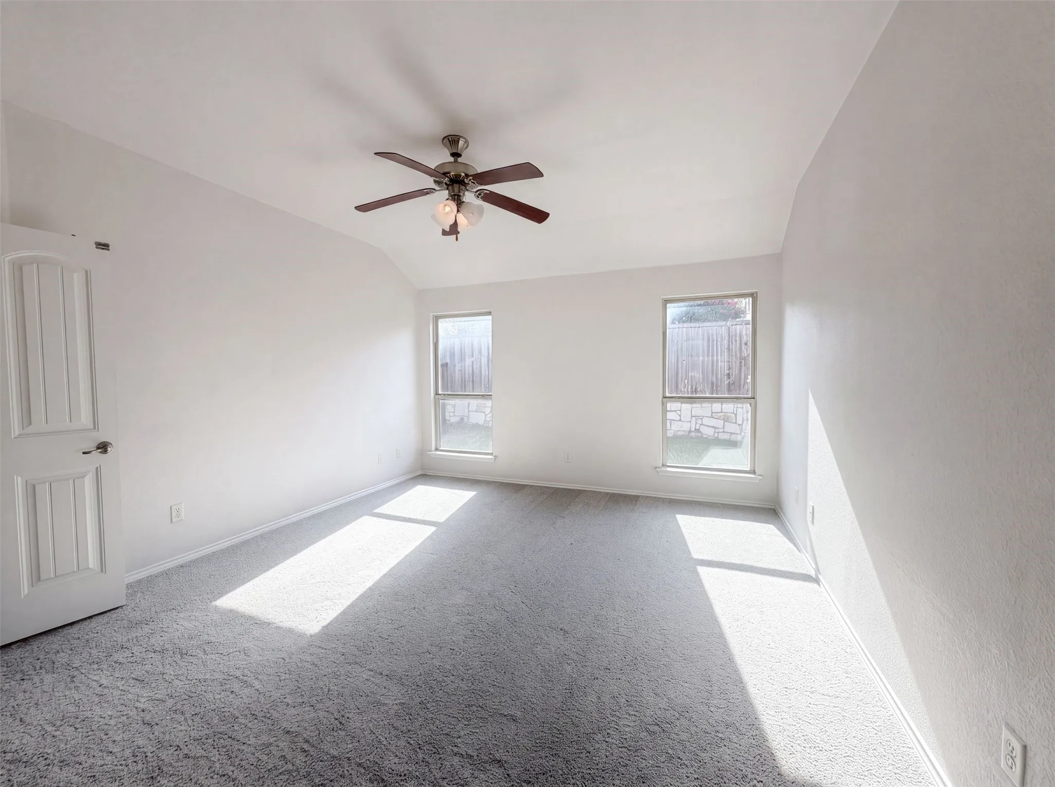 Single Family Residence For Sale in Collin County , 3400 Founders Way, Melissa, Texas 75454, 3 Bedroom, 2 Bathroom, 2 Garage spaces, 2,014 Sqft, built in 2015, mls#21322065, Real Estate Agent in Melissa, Homes For Sale in Collin county, Homes For Sale in Melissa, Realtor in Melissa Texas, Real Estate Brokerage Independent Realty Texas, Luminita Cordes Realtor