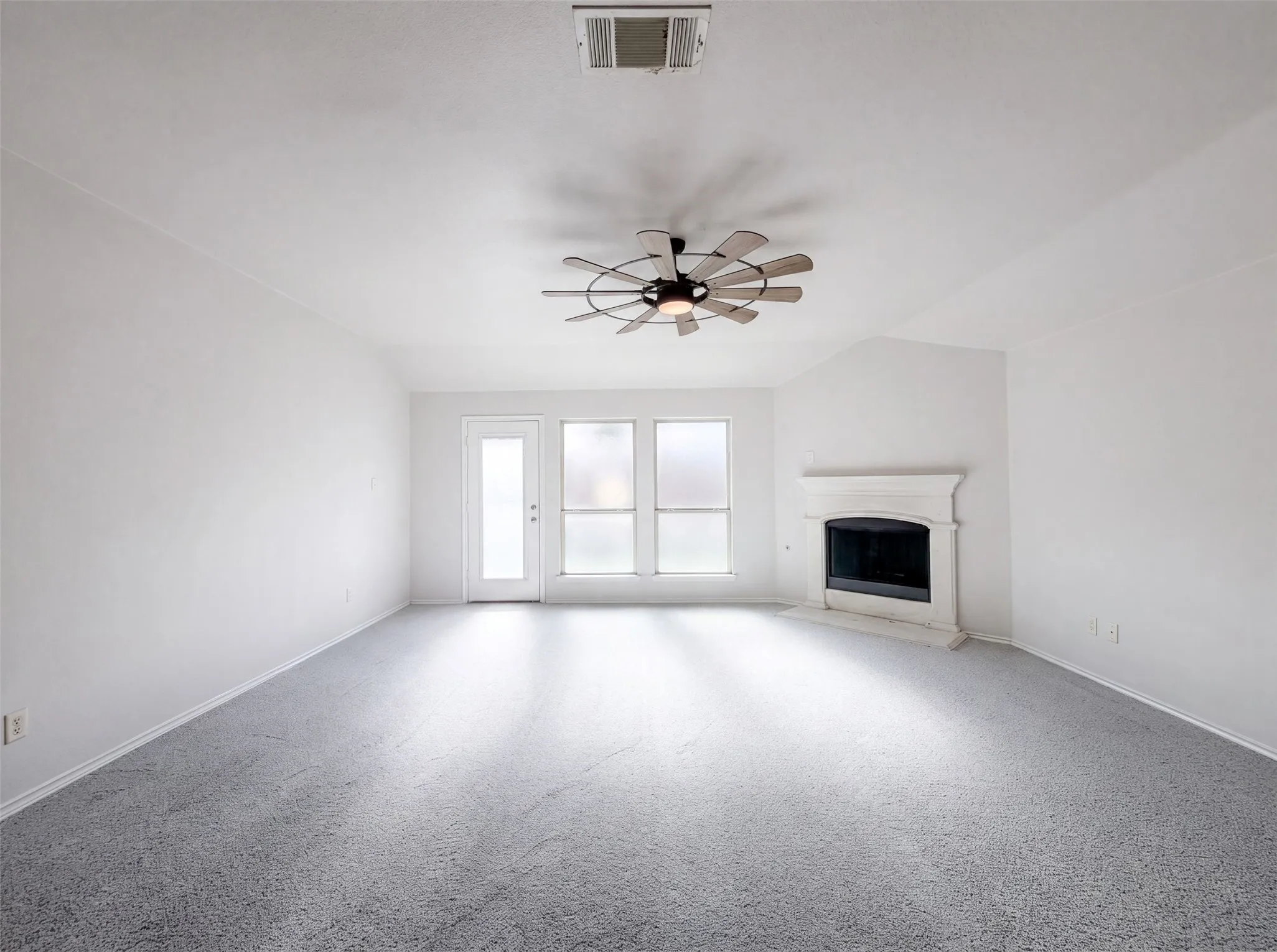 Single Family Residence For Sale in Collin County , 3400 Founders Way, Melissa, Texas 75454, 3 Bedroom, 2 Bathroom, 2 Garage spaces, 2,014 Sqft, built in 2015, mls#21322065, Real Estate Agent in Melissa, Homes For Sale in Collin county, Homes For Sale in Melissa, Realtor in Melissa Texas, Real Estate Brokerage Independent Realty Texas, Luminita Cordes Realtor