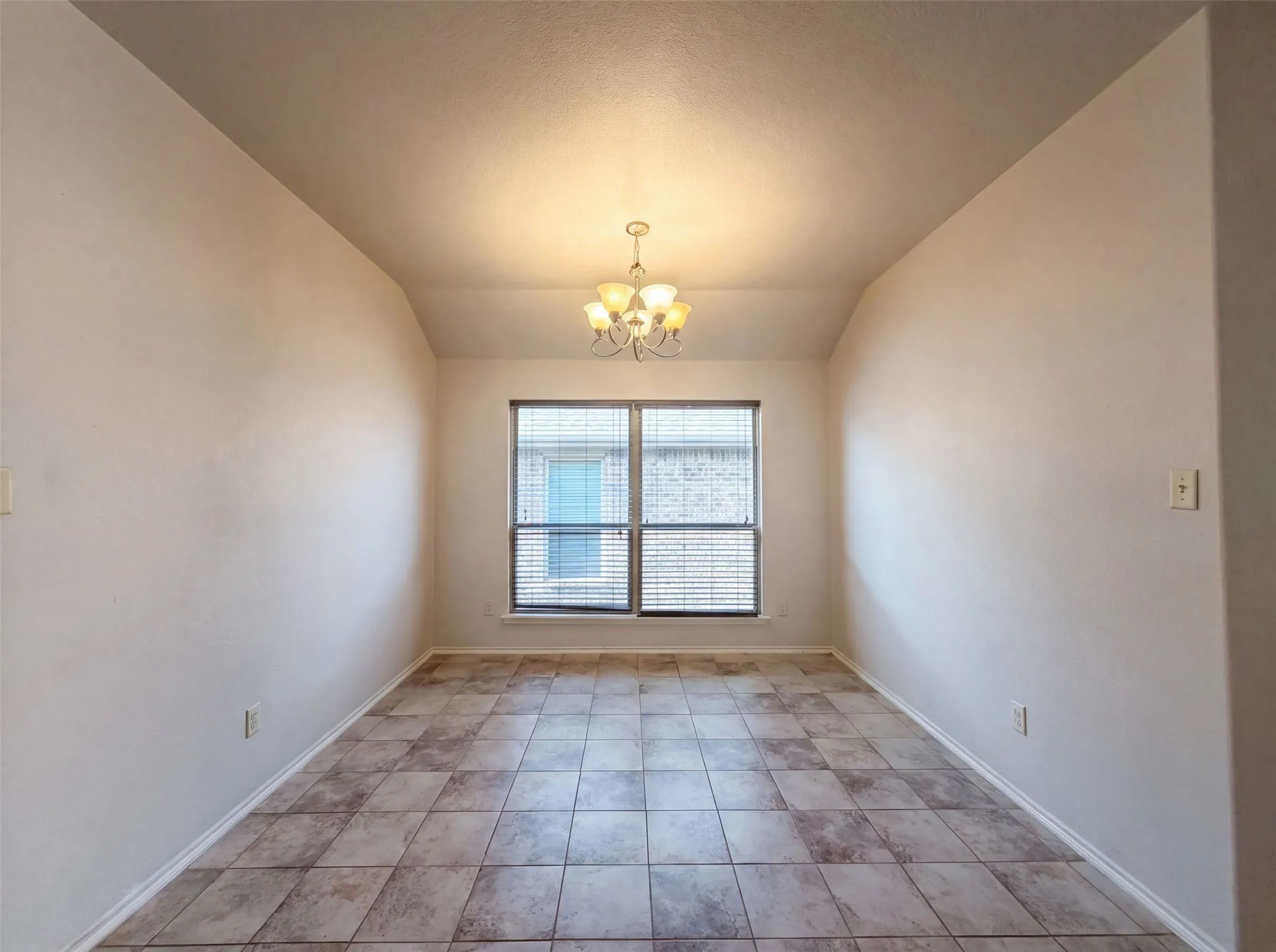 Single Family Residence For Sale in Collin County , 3400 Founders Way, Melissa, Texas 75454, 3 Bedroom, 2 Bathroom, 2 Garage spaces, 2,014 Sqft, built in 2015, mls#21322065, Real Estate Agent in Melissa, Homes For Sale in Collin county, Homes For Sale in Melissa, Realtor in Melissa Texas, Real Estate Brokerage Independent Realty Texas, Luminita Cordes Realtor