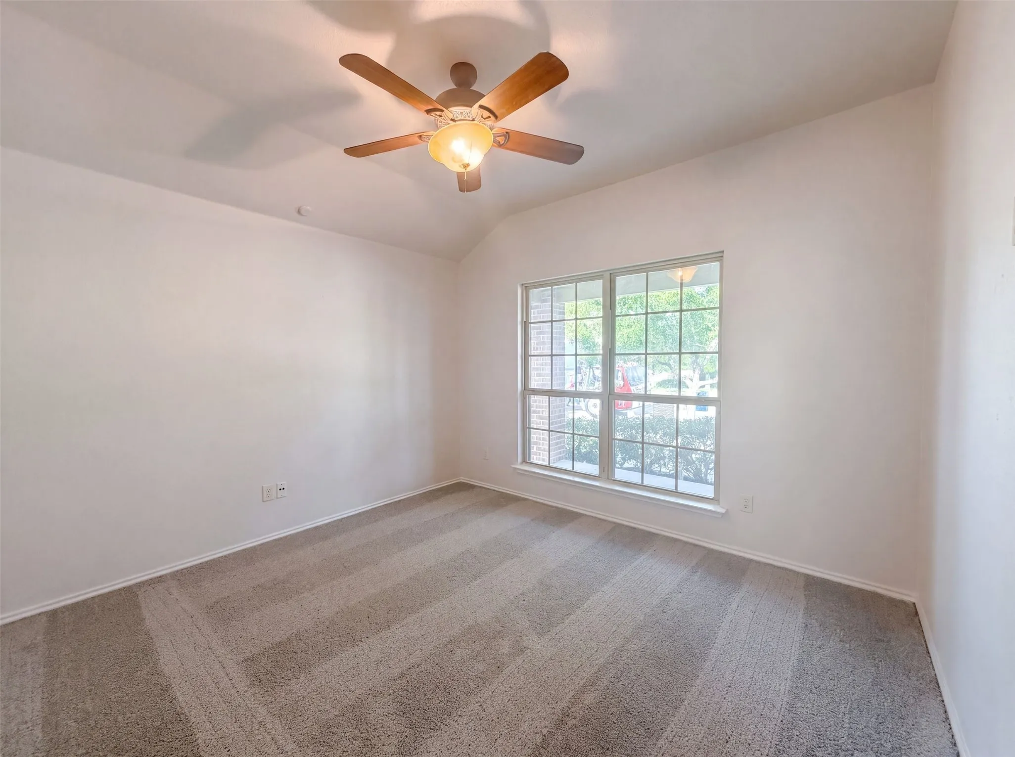 Single Family Residence For Sale in Collin County , 3400 Founders Way, Melissa, Texas 75454, 3 Bedroom, 2 Bathroom, 2 Garage spaces, 2,014 Sqft, built in 2015, mls#21322065, Real Estate Agent in Melissa, Homes For Sale in Collin county, Homes For Sale in Melissa, Realtor in Melissa Texas, Real Estate Brokerage Independent Realty Texas, Luminita Cordes Realtor