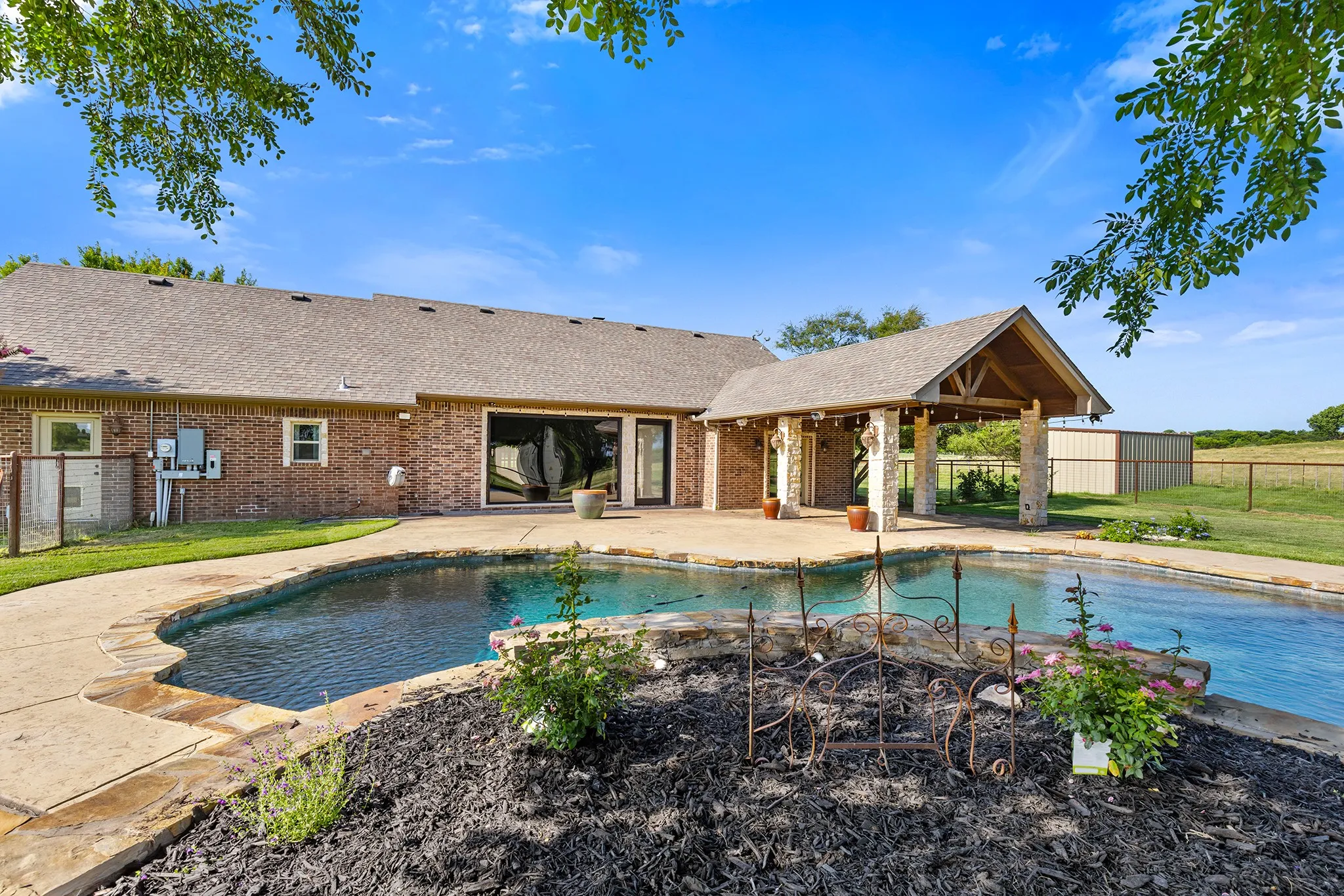 Farm For Sale in Parker County , 678 Gregory Street, Weatherford, Texas 76087, 3 Bedroom, 2 Bathroom, 4 Garage spaces, 2,643 Sqft, built in 2002, mls#21322058, Real Estate Agent in Weatherford, Homes For Sale in Parker county, Homes For Sale in Weatherford, Realtor in Weatherford Texas, Real Estate Brokerage Independent Realty Texas, Luminita Cordes Realtor