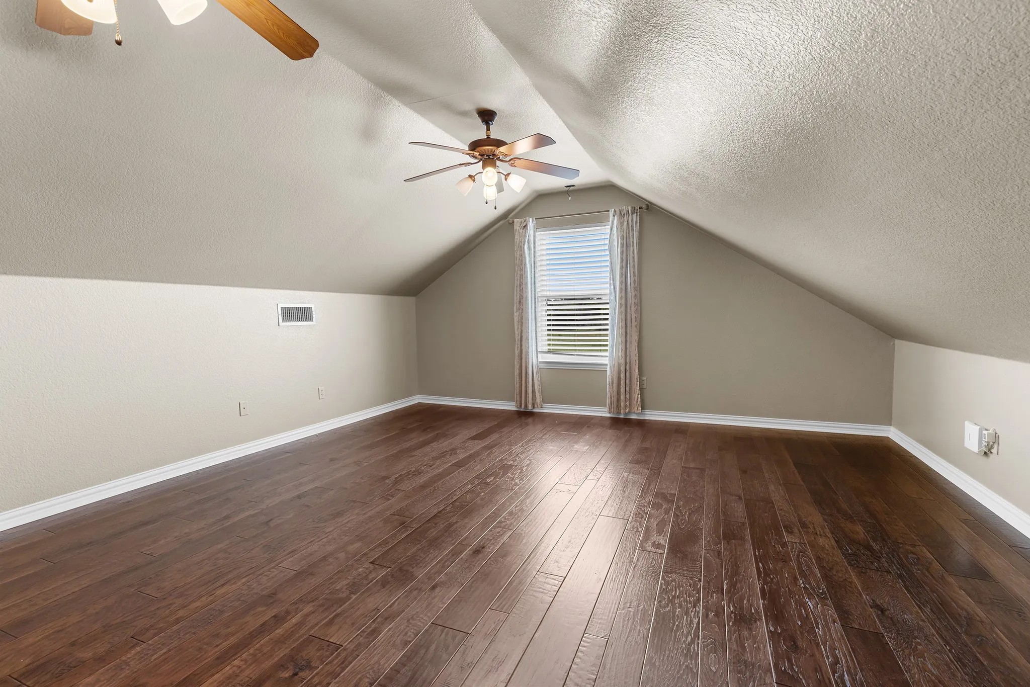 Farm For Sale in Parker County , 678 Gregory Street, Weatherford, Texas 76087, 3 Bedroom, 2 Bathroom, 4 Garage spaces, 2,643 Sqft, built in 2002, mls#21322058, Real Estate Agent in Weatherford, Homes For Sale in Parker county, Homes For Sale in Weatherford, Realtor in Weatherford Texas, Real Estate Brokerage Independent Realty Texas, Luminita Cordes Realtor