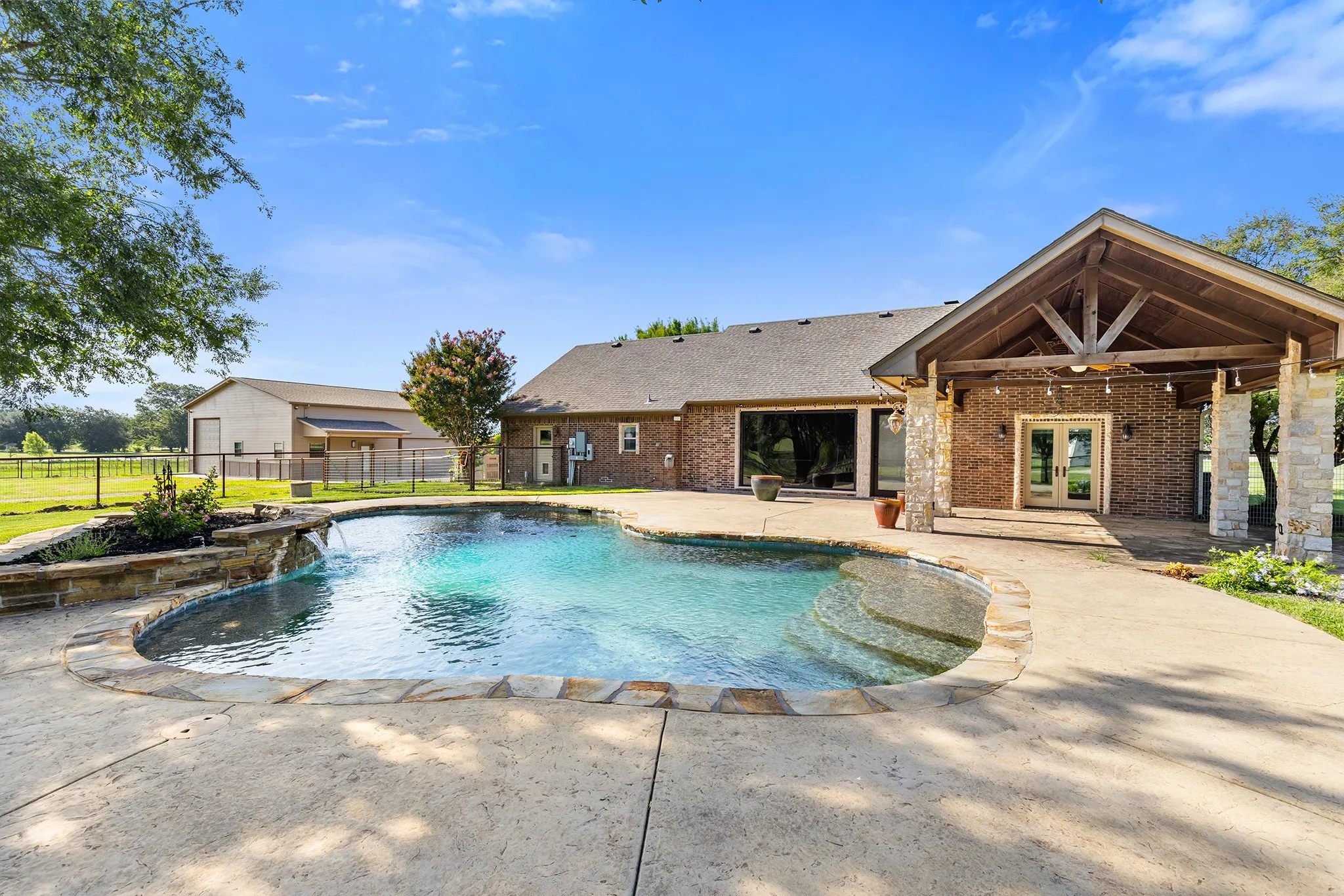 Farm For Sale in Parker County , 678 Gregory Street, Weatherford, Texas 76087, 3 Bedroom, 2 Bathroom, 4 Garage spaces, 2,643 Sqft, built in 2002, mls#21322058, Real Estate Agent in Weatherford, Homes For Sale in Parker county, Homes For Sale in Weatherford, Realtor in Weatherford Texas, Real Estate Brokerage Independent Realty Texas, Luminita Cordes Realtor