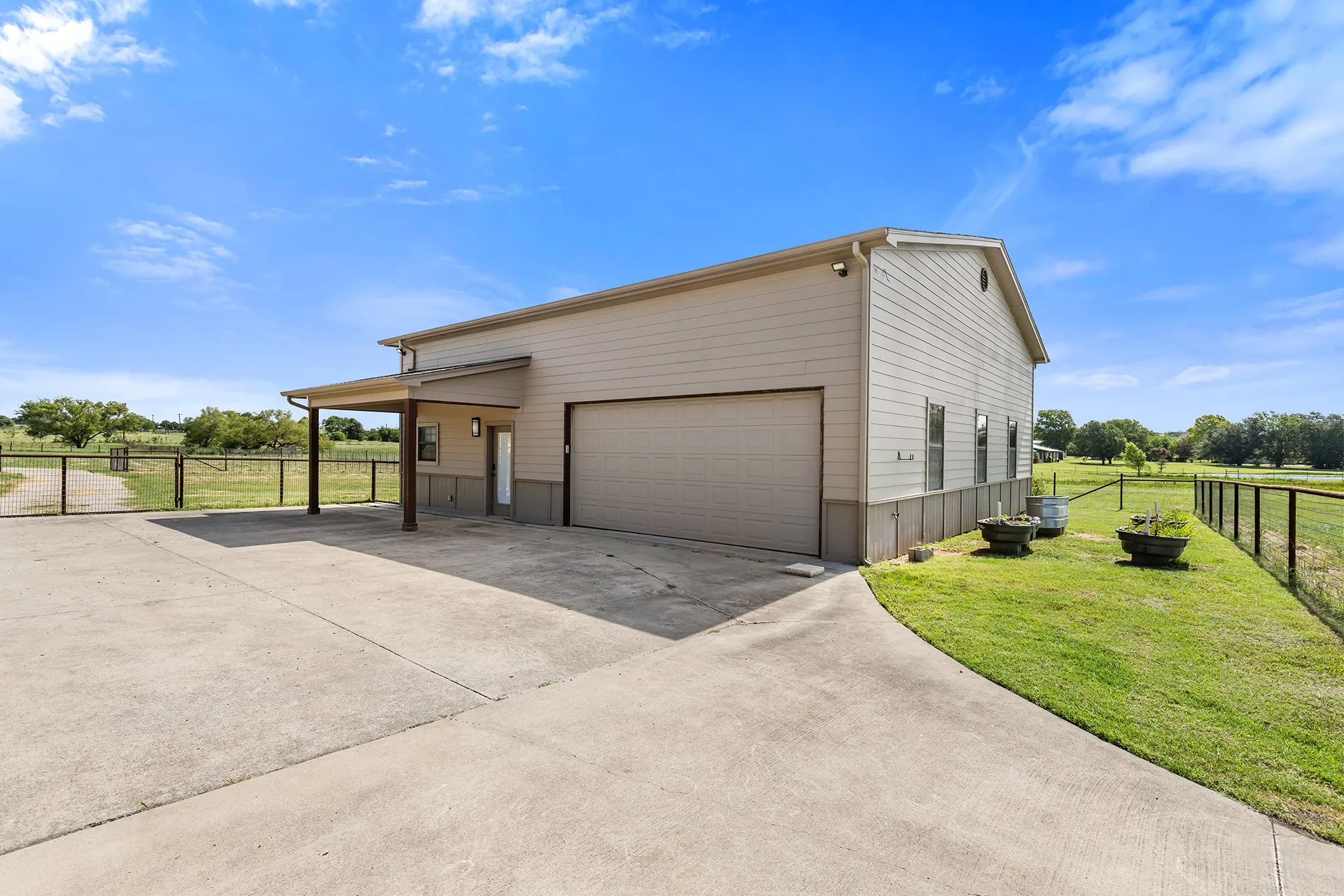 Farm For Sale in Parker County , 678 Gregory Street, Weatherford, Texas 76087, 3 Bedroom, 2 Bathroom, 4 Garage spaces, 2,643 Sqft, built in 2002, mls#21322058, Real Estate Agent in Weatherford, Homes For Sale in Parker county, Homes For Sale in Weatherford, Realtor in Weatherford Texas, Real Estate Brokerage Independent Realty Texas, Luminita Cordes Realtor
