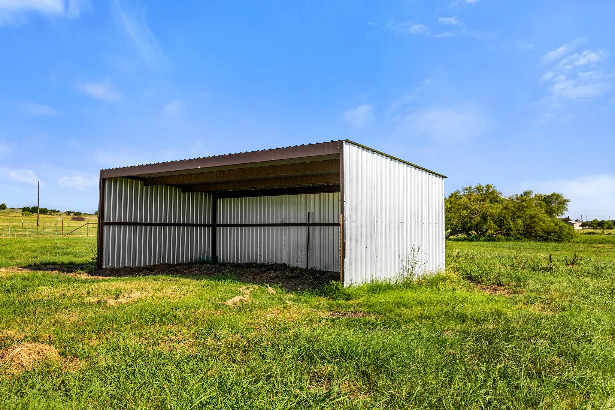 Farm For Sale in Parker County , 678 Gregory Street, Weatherford, Texas 76087, 3 Bedroom, 2 Bathroom, 4 Garage spaces, 2,643 Sqft, built in 2002, mls#21322058, Real Estate Agent in Weatherford, Homes For Sale in Parker county, Homes For Sale in Weatherford, Realtor in Weatherford Texas, Real Estate Brokerage Independent Realty Texas, Luminita Cordes Realtor