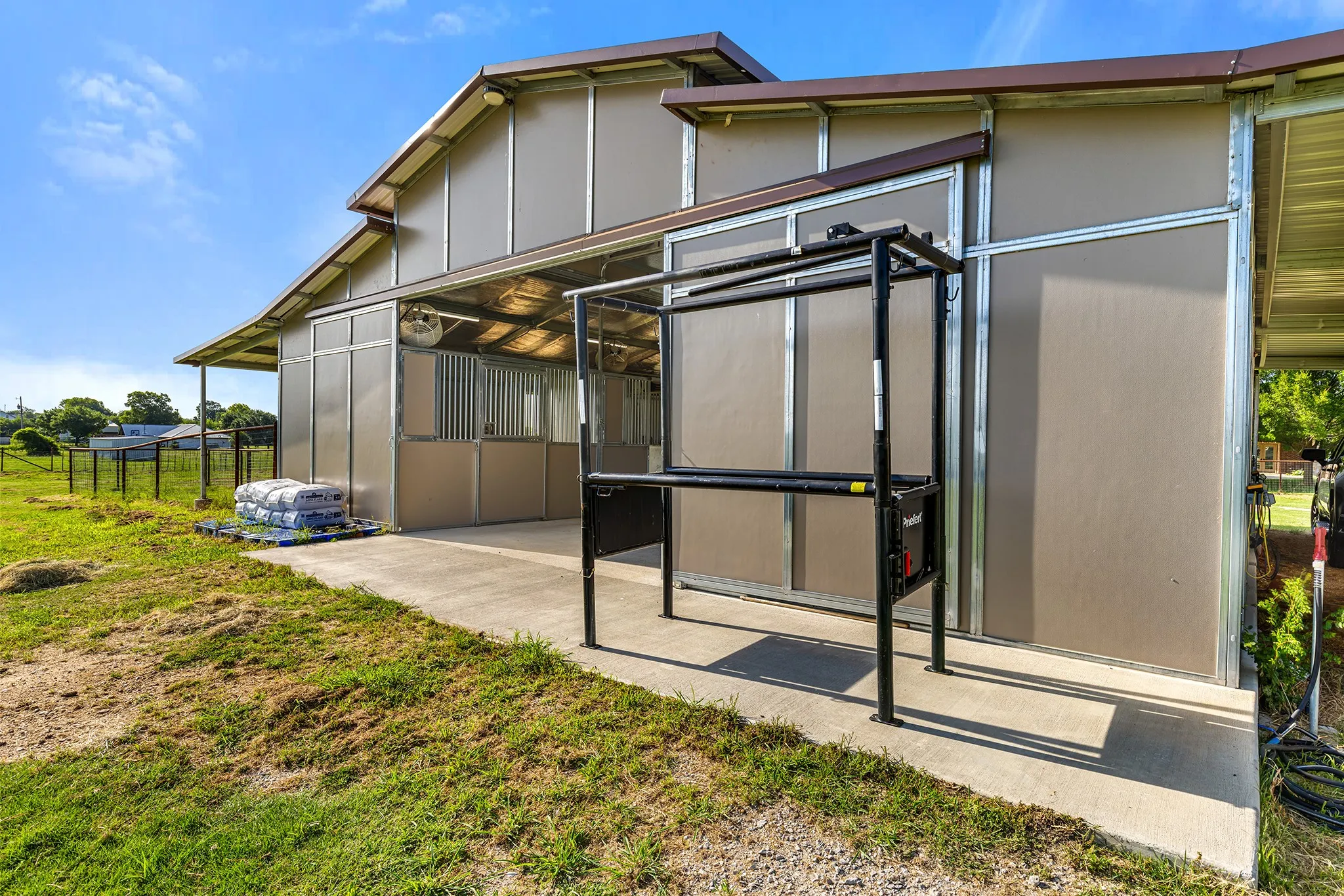 Farm For Sale in Parker County , 678 Gregory Street, Weatherford, Texas 76087, 3 Bedroom, 2 Bathroom, 4 Garage spaces, 2,643 Sqft, built in 2002, mls#21322058, Real Estate Agent in Weatherford, Homes For Sale in Parker county, Homes For Sale in Weatherford, Realtor in Weatherford Texas, Real Estate Brokerage Independent Realty Texas, Luminita Cordes Realtor