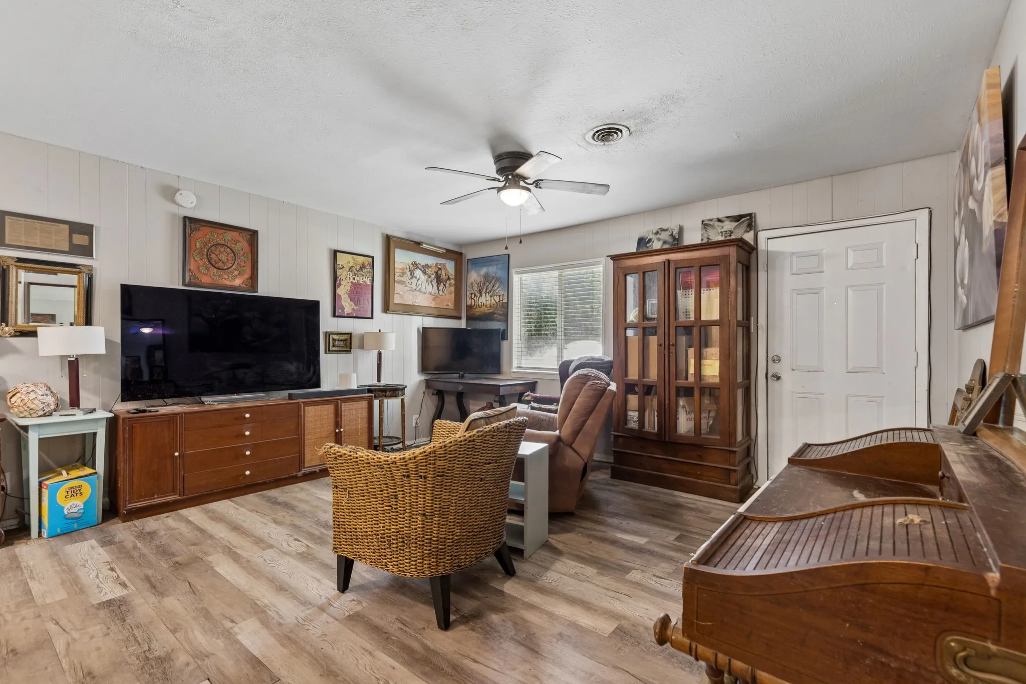 For Sale in Tarrant County , 7705 Navajo Trail 7705, Lake Worth, Texas 76135, 4 Bedrooms, 2 Bathrooms, Garage spaces, 0 Sqft, built in 1966, Price $389,000, mls#21322087, Real Estate Agent in Lake Worth, Homes For Sale in Tarrant county, Homes For Sale in Lake Worth, Realtor in Lake Worth Texas, Real Estate Brokerage Independent Realty Texas, Luminita Cordes Realtor