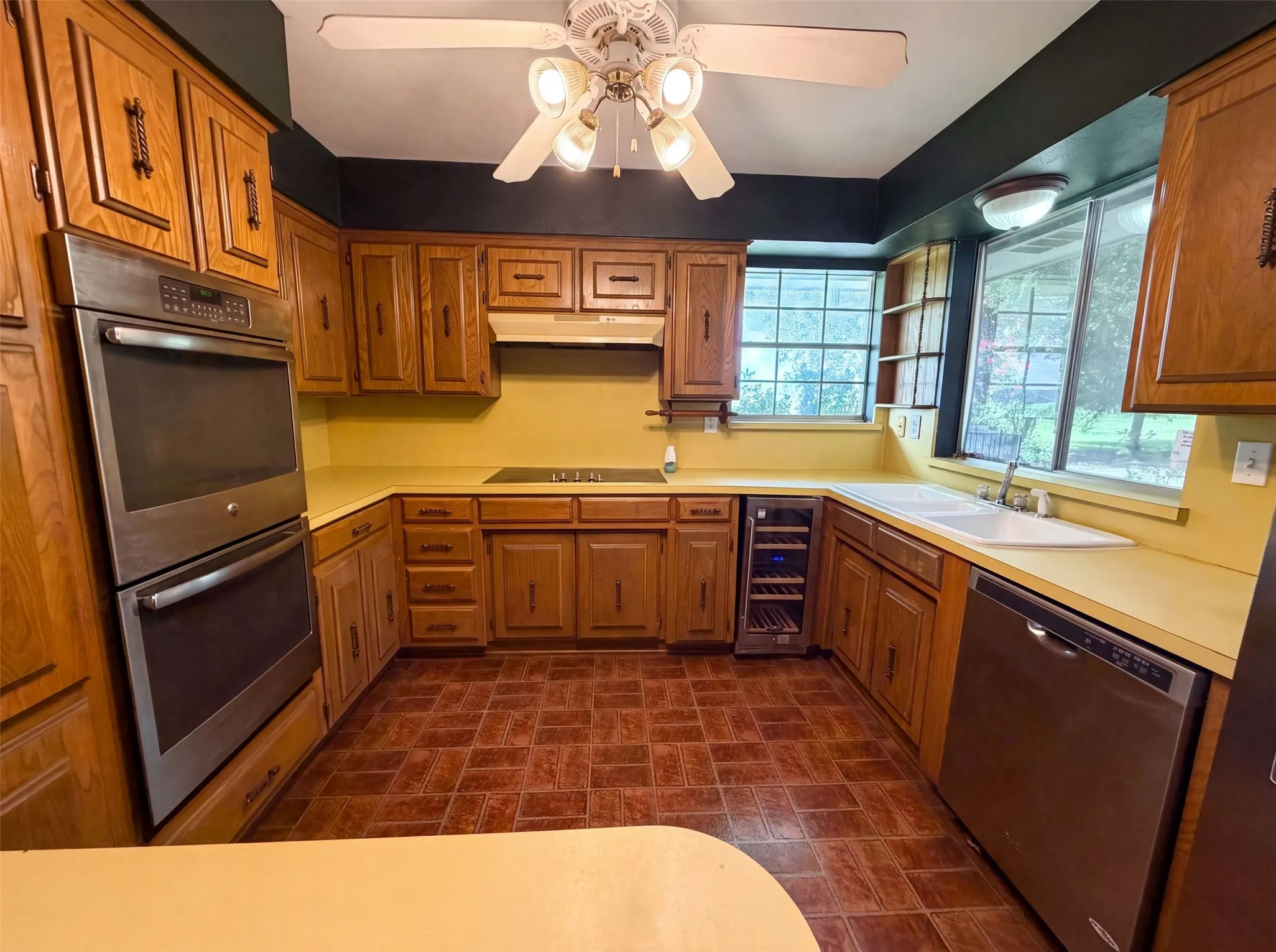 Single Family Residence For Sale in Ellis County , 100 Dubb Lane, Red Oak, Texas 75154, 3 Bedroom, 2 Bathroom, 2 Garage spaces, 2,067 Sqft, built in 1974, mls#21322091, Real Estate Agent in Red Oak, Homes For Sale in Ellis county, Homes For Sale in Red Oak, Realtor in Red Oak Texas, Real Estate Brokerage Independent Realty Texas, Luminita Cordes Realtor