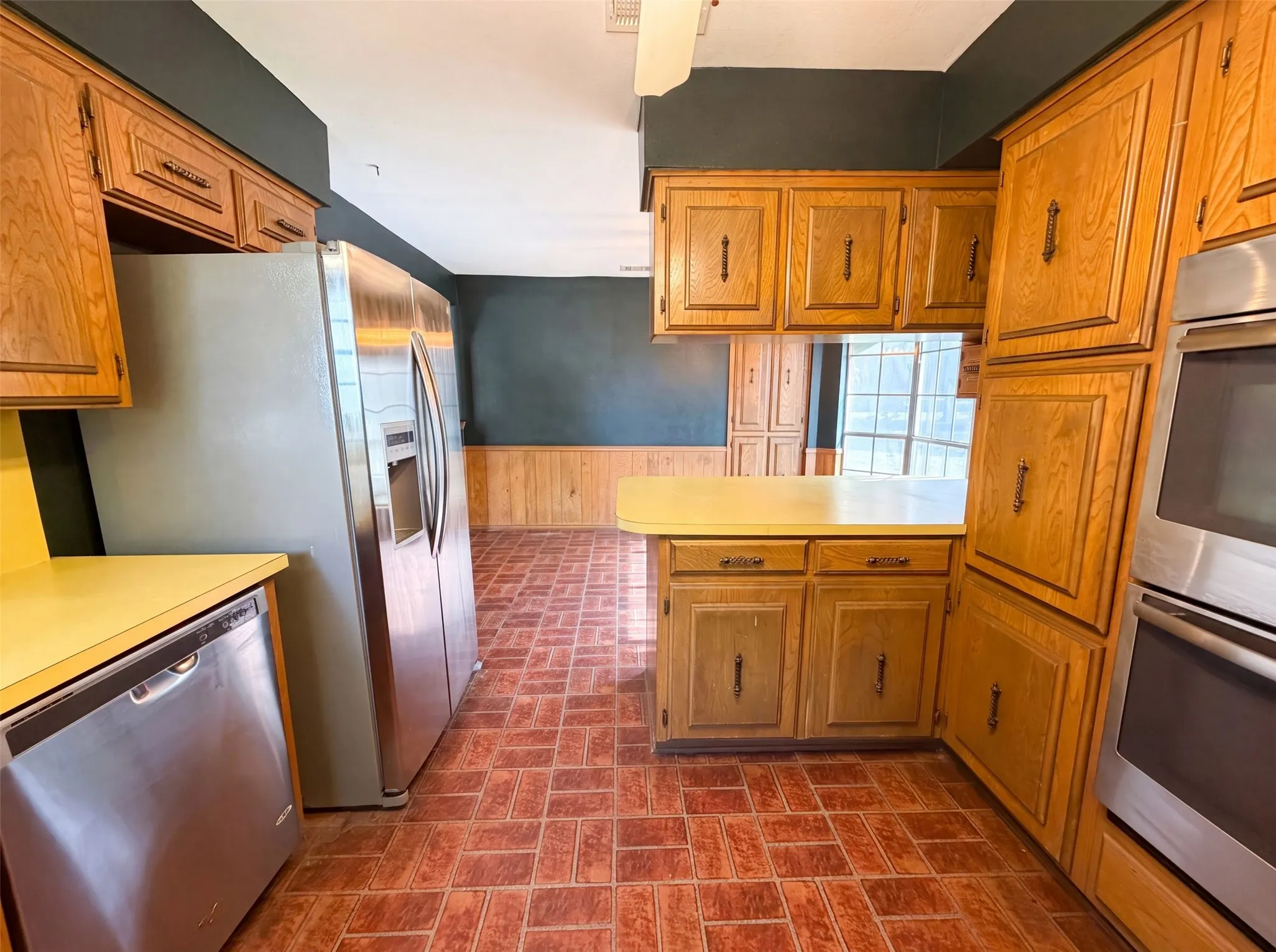 Single Family Residence For Sale in Ellis County , 100 Dubb Lane, Red Oak, Texas 75154, 3 Bedroom, 2 Bathroom, 2 Garage spaces, 2,067 Sqft, built in 1974, mls#21322091, Real Estate Agent in Red Oak, Homes For Sale in Ellis county, Homes For Sale in Red Oak, Realtor in Red Oak Texas, Real Estate Brokerage Independent Realty Texas, Luminita Cordes Realtor