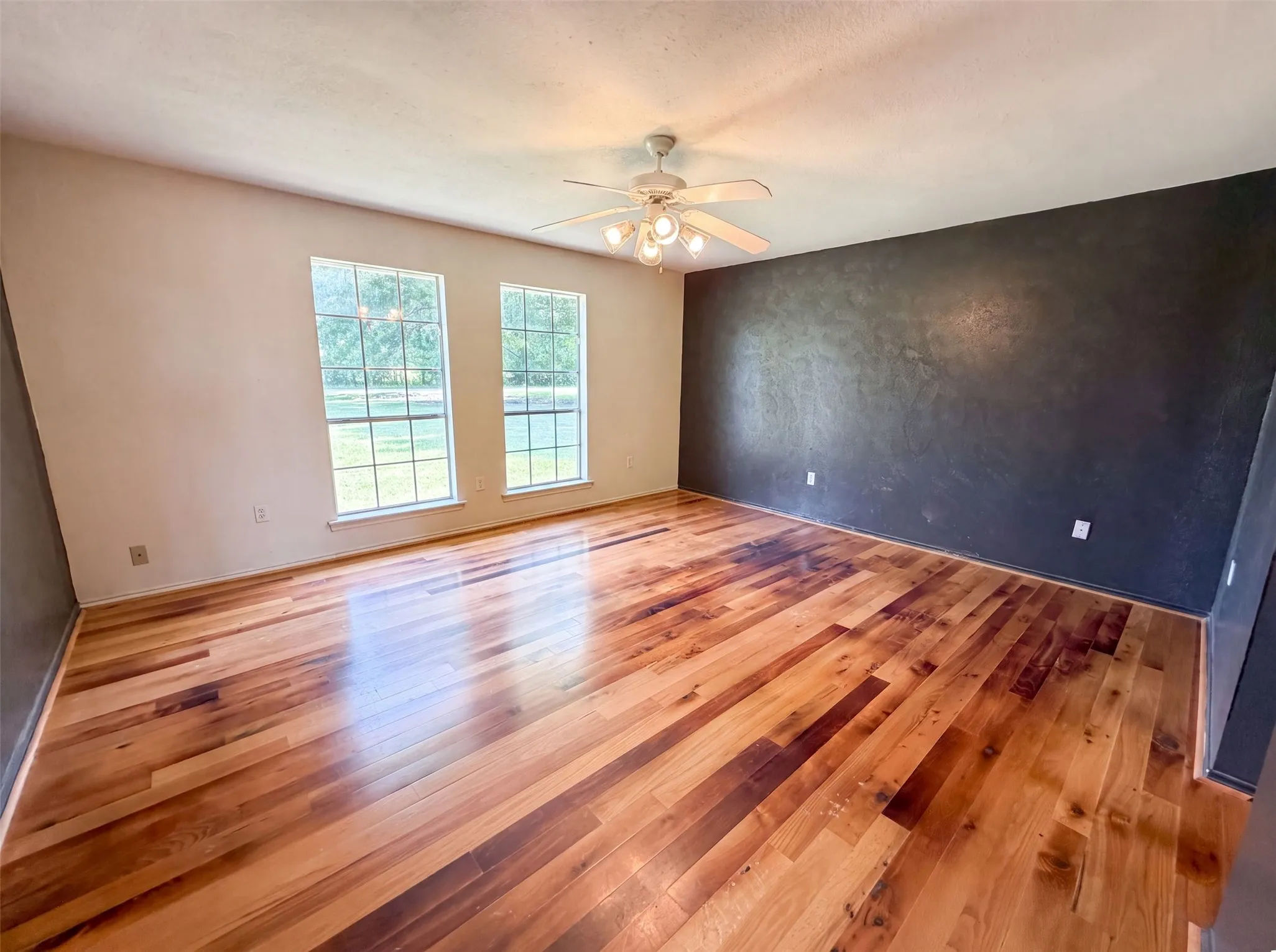 Single Family Residence For Sale in Ellis County , 100 Dubb Lane, Red Oak, Texas 75154, 3 Bedroom, 2 Bathroom, 2 Garage spaces, 2,067 Sqft, built in 1974, mls#21322091, Real Estate Agent in Red Oak, Homes For Sale in Ellis county, Homes For Sale in Red Oak, Realtor in Red Oak Texas, Real Estate Brokerage Independent Realty Texas, Luminita Cordes Realtor