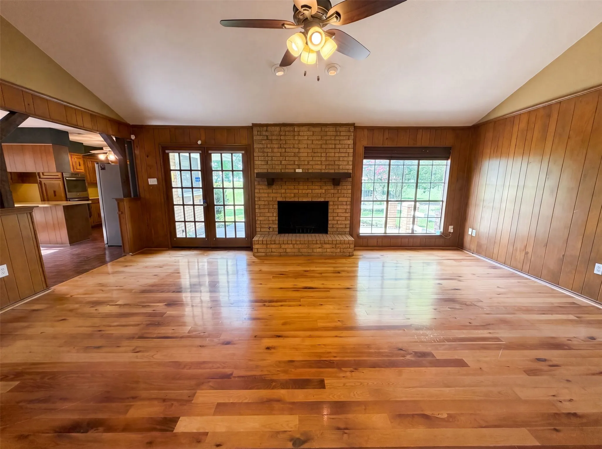Single Family Residence For Sale in Ellis County , 100 Dubb Lane, Red Oak, Texas 75154, 3 Bedroom, 2 Bathroom, 2 Garage spaces, 2,067 Sqft, built in 1974, mls#21322091, Real Estate Agent in Red Oak, Homes For Sale in Ellis county, Homes For Sale in Red Oak, Realtor in Red Oak Texas, Real Estate Brokerage Independent Realty Texas, Luminita Cordes Realtor