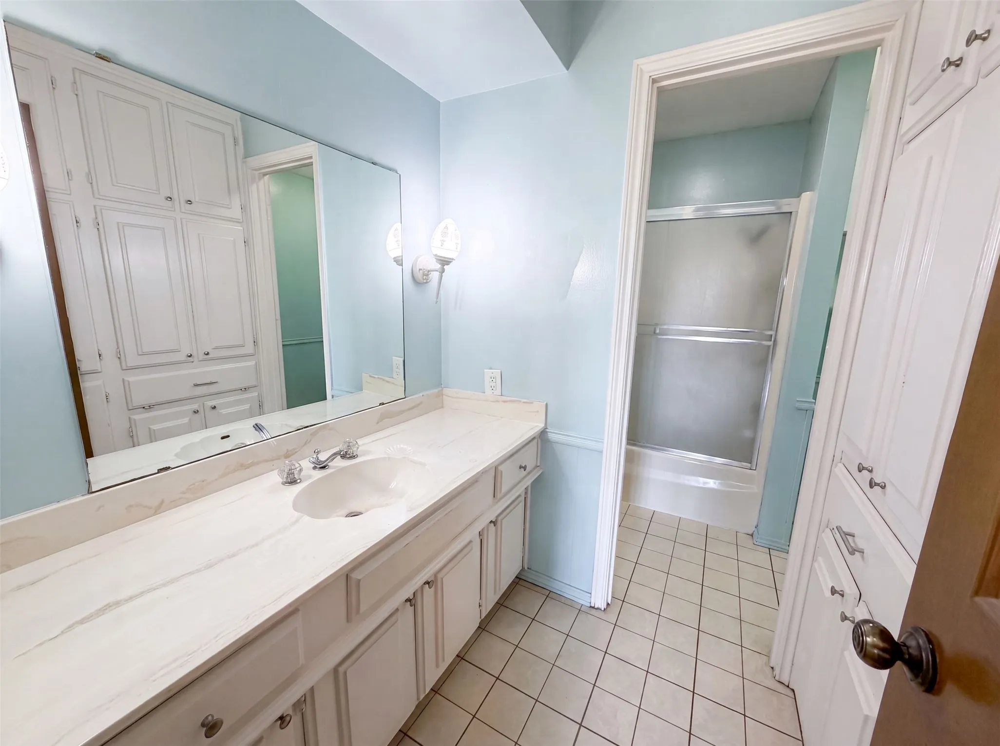Single Family Residence For Sale in Ellis County , 100 Dubb Lane, Red Oak, Texas 75154, 3 Bedroom, 2 Bathroom, 2 Garage spaces, 2,067 Sqft, built in 1974, mls#21322091, Real Estate Agent in Red Oak, Homes For Sale in Ellis county, Homes For Sale in Red Oak, Realtor in Red Oak Texas, Real Estate Brokerage Independent Realty Texas, Luminita Cordes Realtor