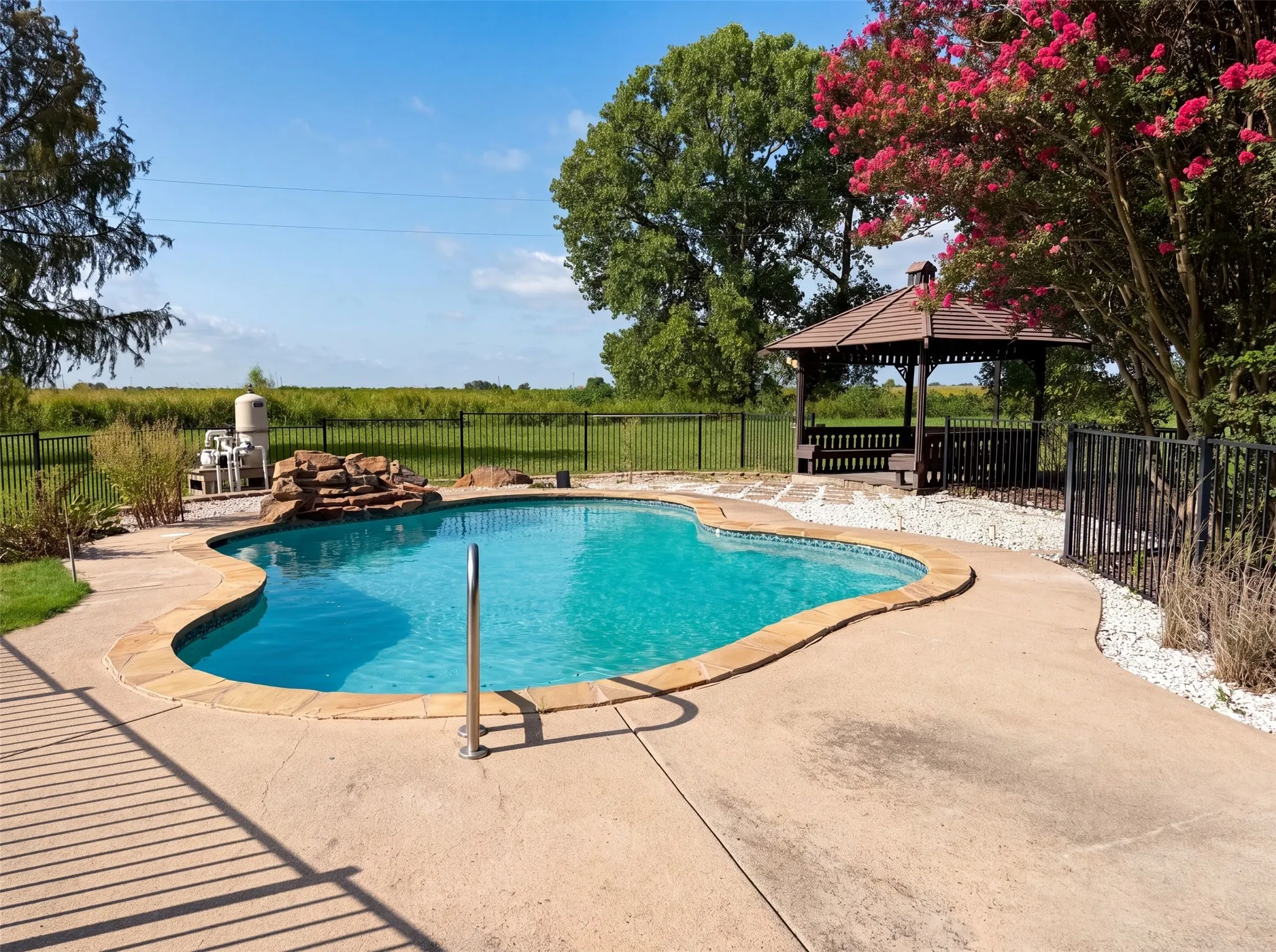 Single Family Residence For Sale in Ellis County , 100 Dubb Lane, Red Oak, Texas 75154, 3 Bedroom, 2 Bathroom, 2 Garage spaces, 2,067 Sqft, built in 1974, mls#21322091, Real Estate Agent in Red Oak, Homes For Sale in Ellis county, Homes For Sale in Red Oak, Realtor in Red Oak Texas, Real Estate Brokerage Independent Realty Texas, Luminita Cordes Realtor