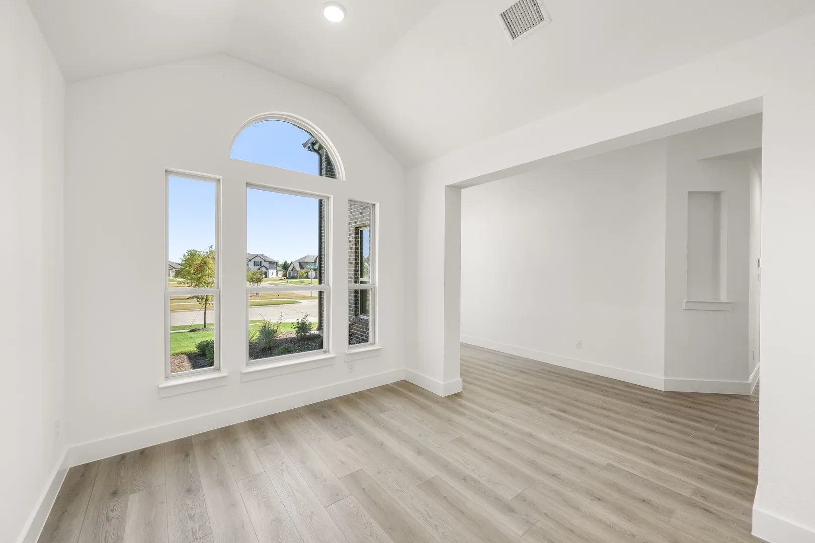 1826 Chadwick- Dining