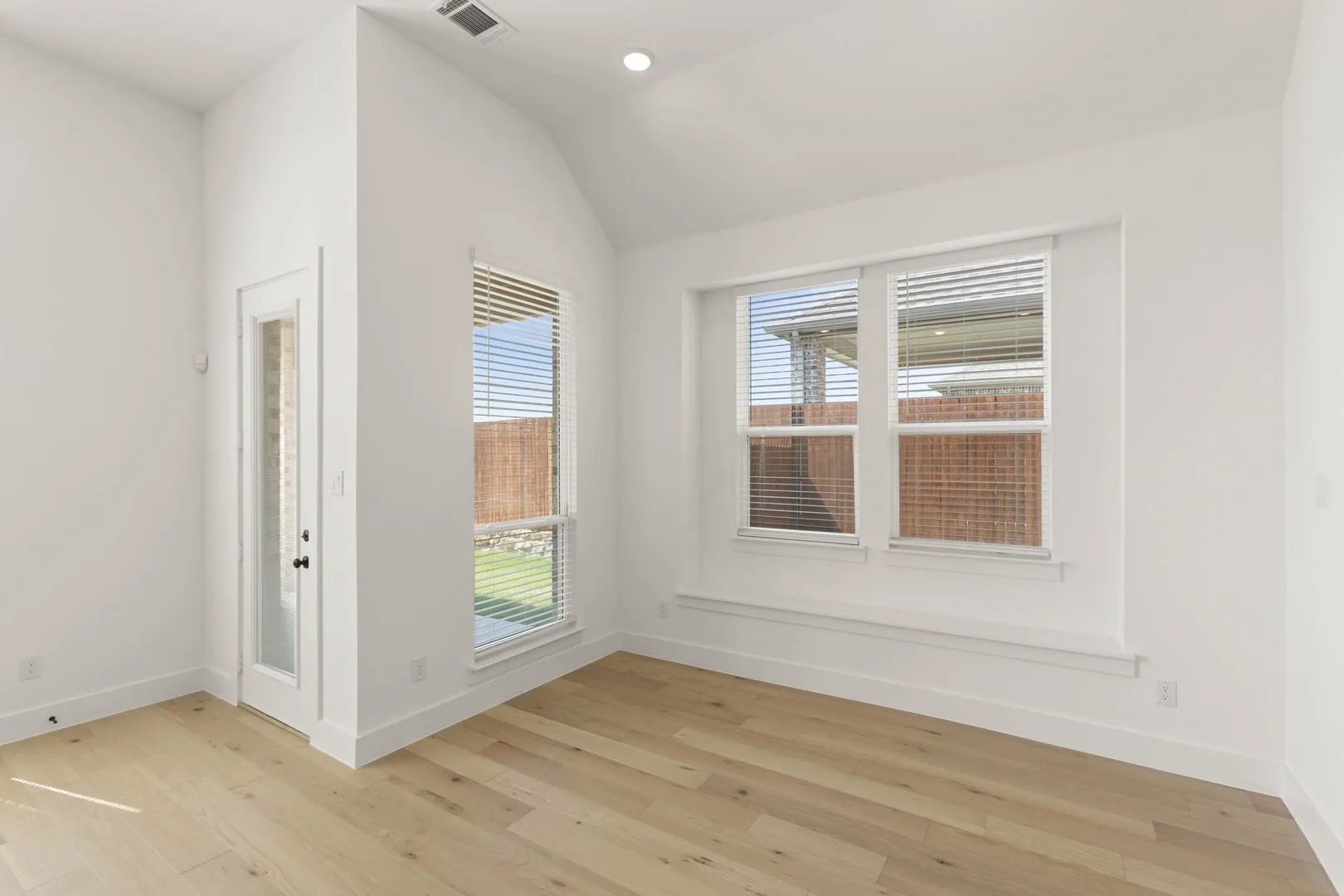 5313 Blue Cypress-Dining-1