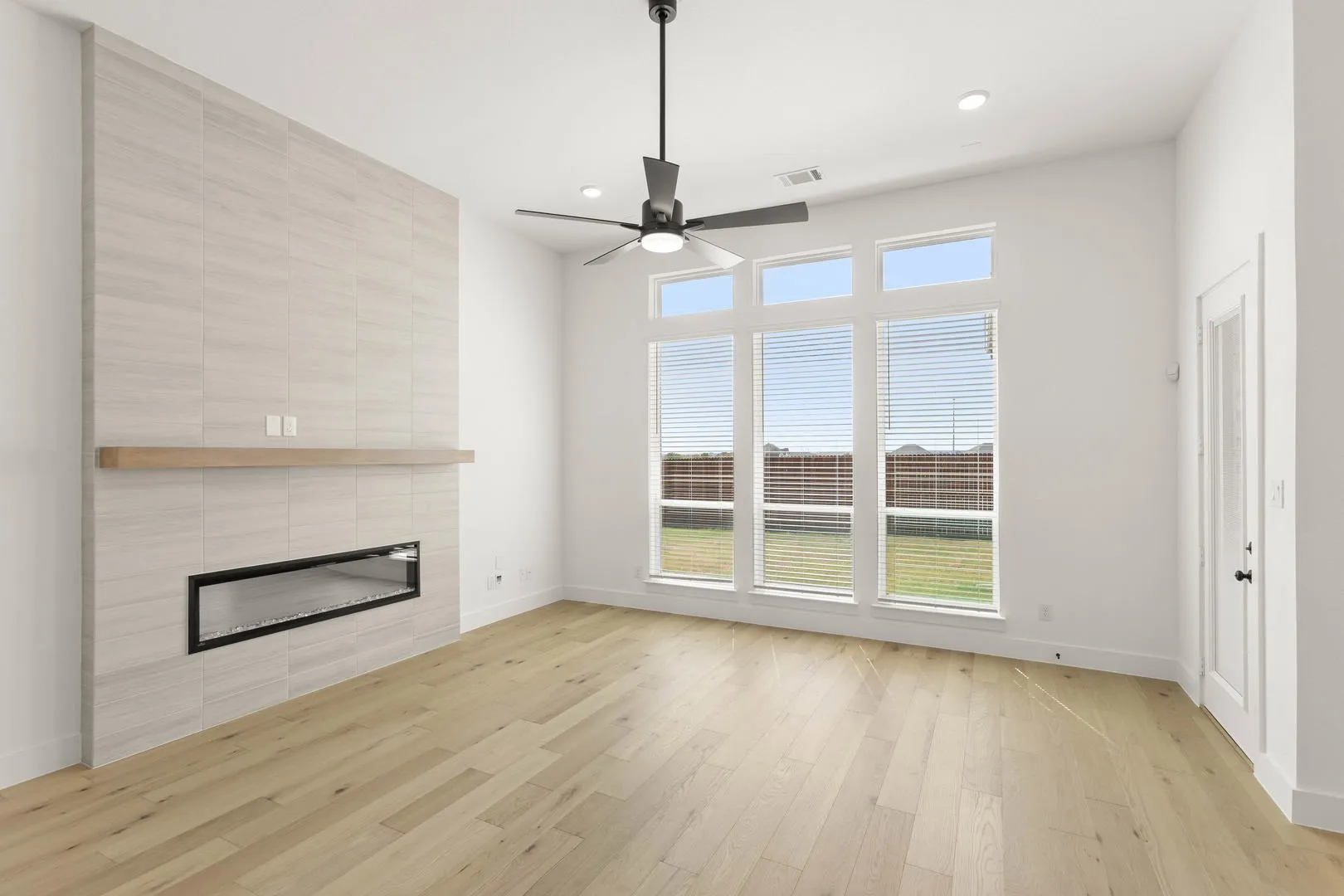 5313 Blue Cypress-Living Room-1