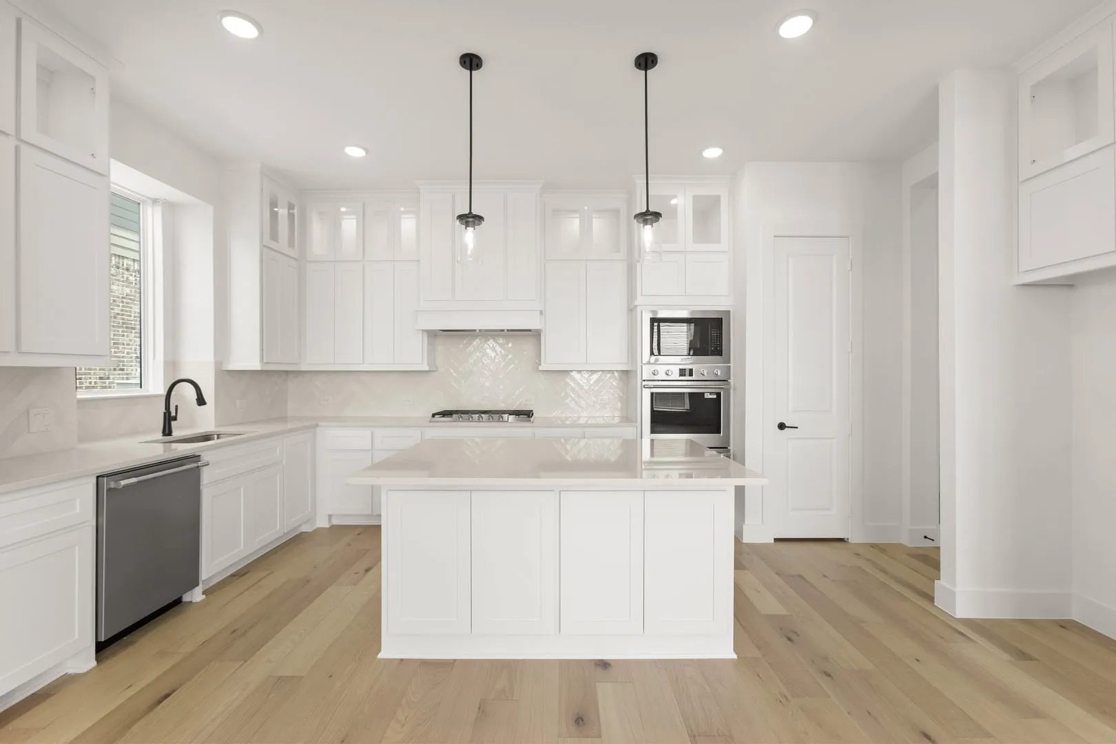 5313 Blue Cypress-Kitchen-1