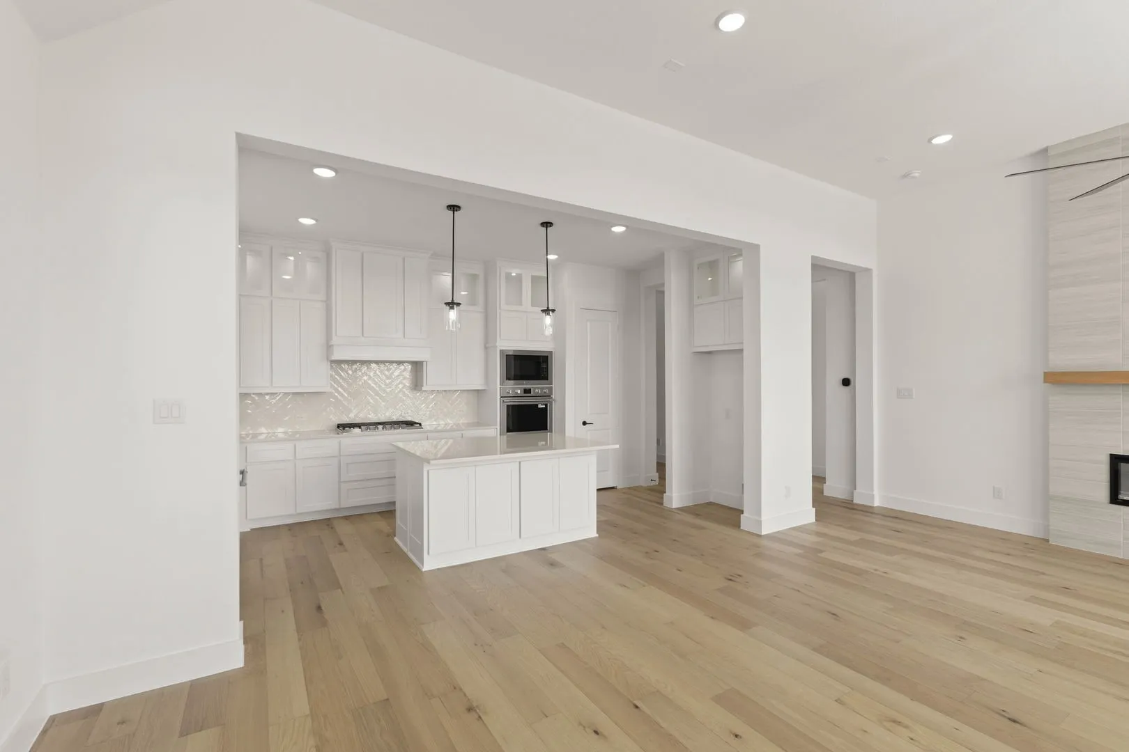 5313 Blue Cypress-Dining-2