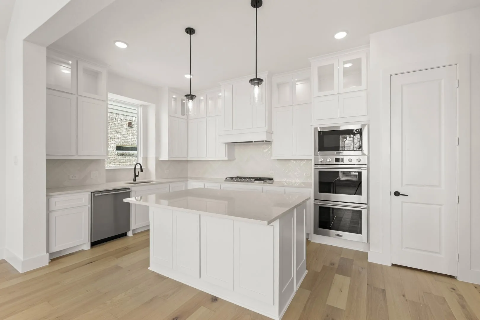 5313 Blue Cypress-Kitchen-2