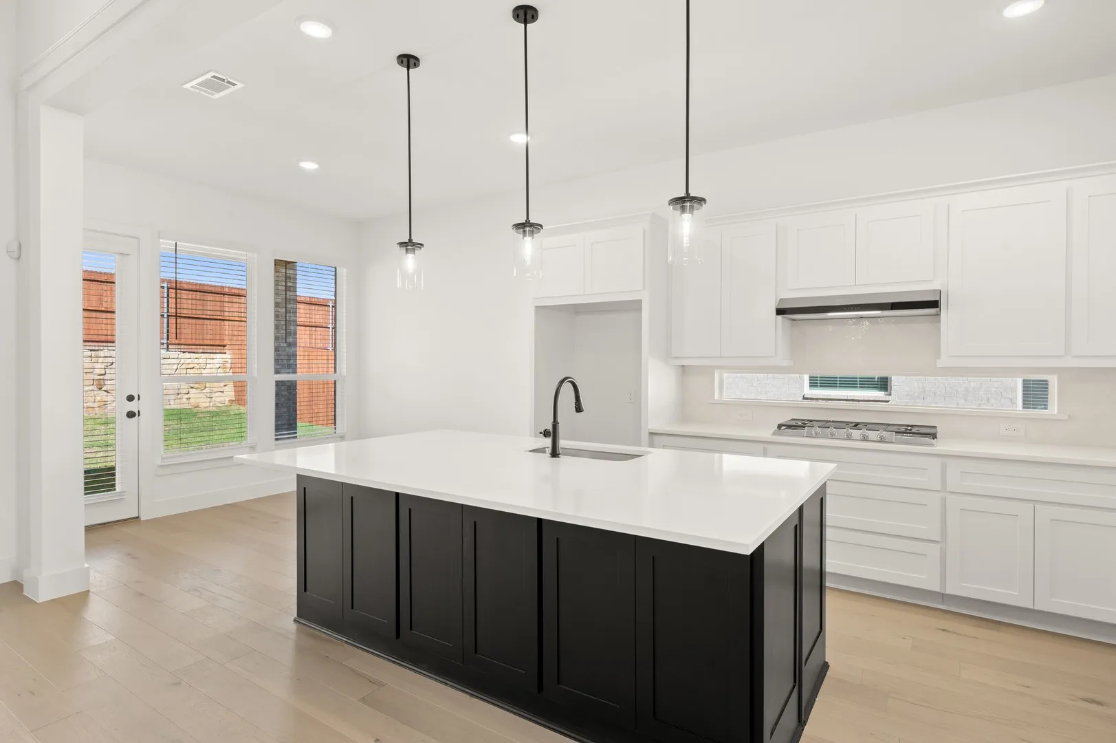 5320 Blue Cypress- Kitchen-3