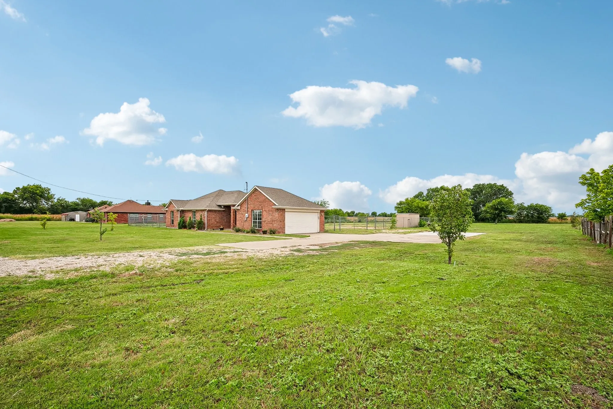 Single Family Residence For Sale in Collin County , 4949 County Road 465, Mc Kinney, Texas 75071, 4 Bedroom, 2 Bathroom, 2 Garage spaces, 1,703 Sqft, built in 2005, mls#21322098, Real Estate Agent in Mc Kinney, Homes For Sale in Collin county, Homes For Sale in Mc Kinney, Realtor in Mc Kinney Texas, Real Estate Brokerage Independent Realty Texas, Luminita Cordes Realtor