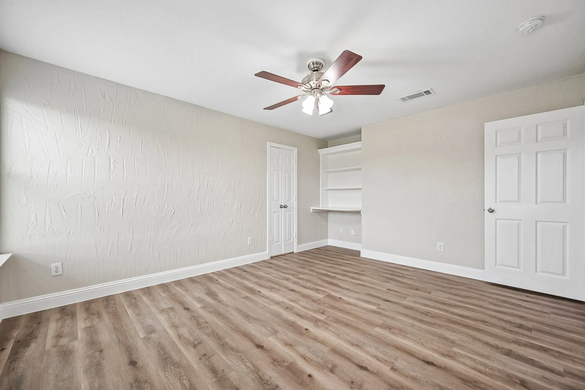 Single Family Residence For Sale in Collin County , 4949 County Road 465, Mc Kinney, Texas 75071, 4 Bedroom, 2 Bathroom, 2 Garage spaces, 1,703 Sqft, built in 2005, mls#21322098, Real Estate Agent in Mc Kinney, Homes For Sale in Collin county, Homes For Sale in Mc Kinney, Realtor in Mc Kinney Texas, Real Estate Brokerage Independent Realty Texas, Luminita Cordes Realtor