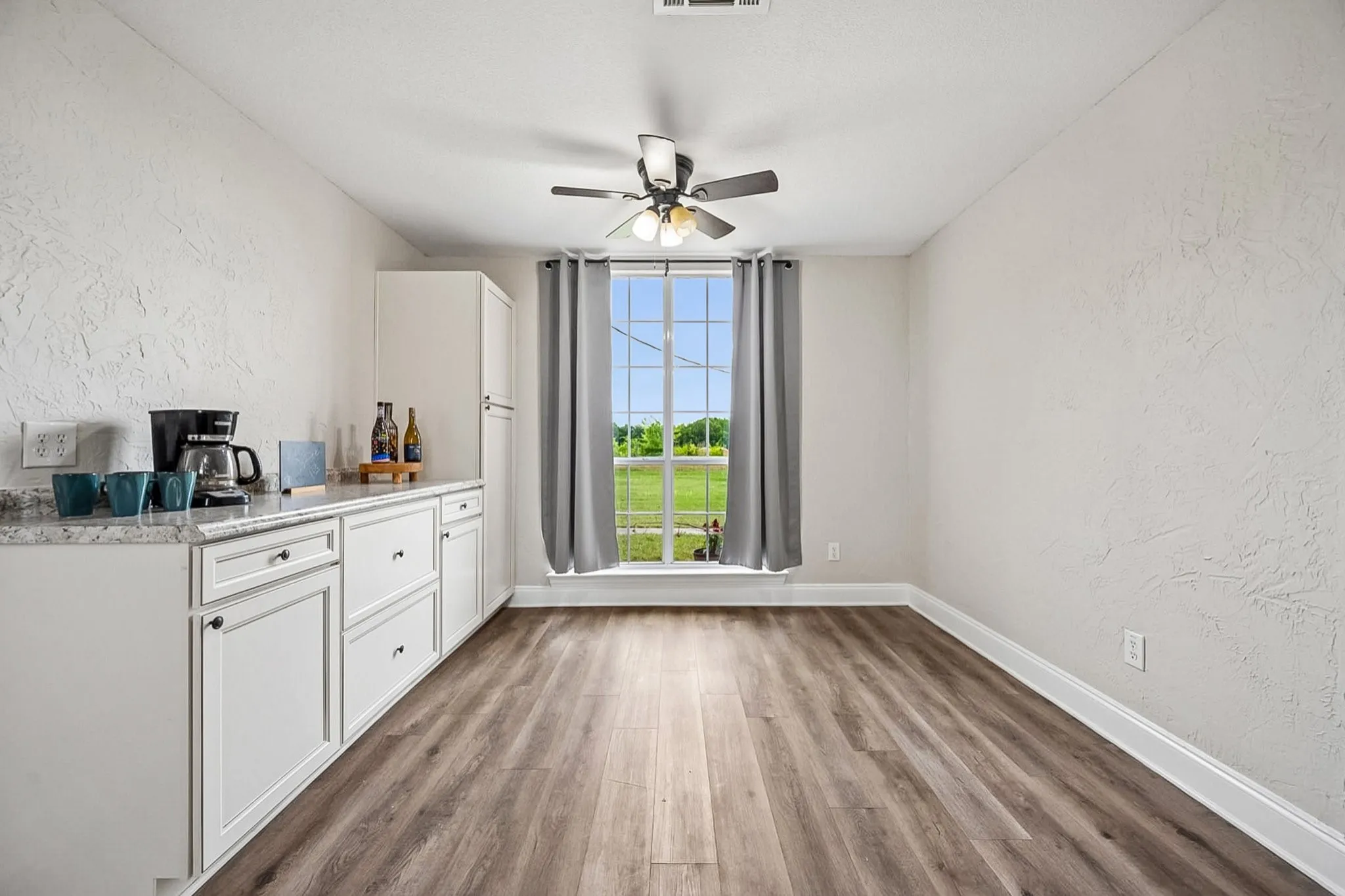 Single Family Residence For Sale in Collin County , 4949 County Road 465, Mc Kinney, Texas 75071, 4 Bedroom, 2 Bathroom, 2 Garage spaces, 1,703 Sqft, built in 2005, mls#21322098, Real Estate Agent in Mc Kinney, Homes For Sale in Collin county, Homes For Sale in Mc Kinney, Realtor in Mc Kinney Texas, Real Estate Brokerage Independent Realty Texas, Luminita Cordes Realtor