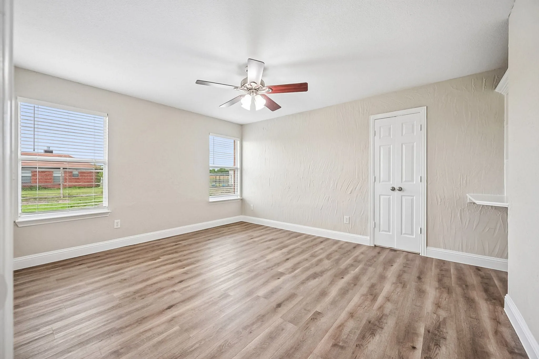 Single Family Residence For Sale in Collin County , 4949 County Road 465, Mc Kinney, Texas 75071, 4 Bedroom, 2 Bathroom, 2 Garage spaces, 1,703 Sqft, built in 2005, mls#21322098, Real Estate Agent in Mc Kinney, Homes For Sale in Collin county, Homes For Sale in Mc Kinney, Realtor in Mc Kinney Texas, Real Estate Brokerage Independent Realty Texas, Luminita Cordes Realtor