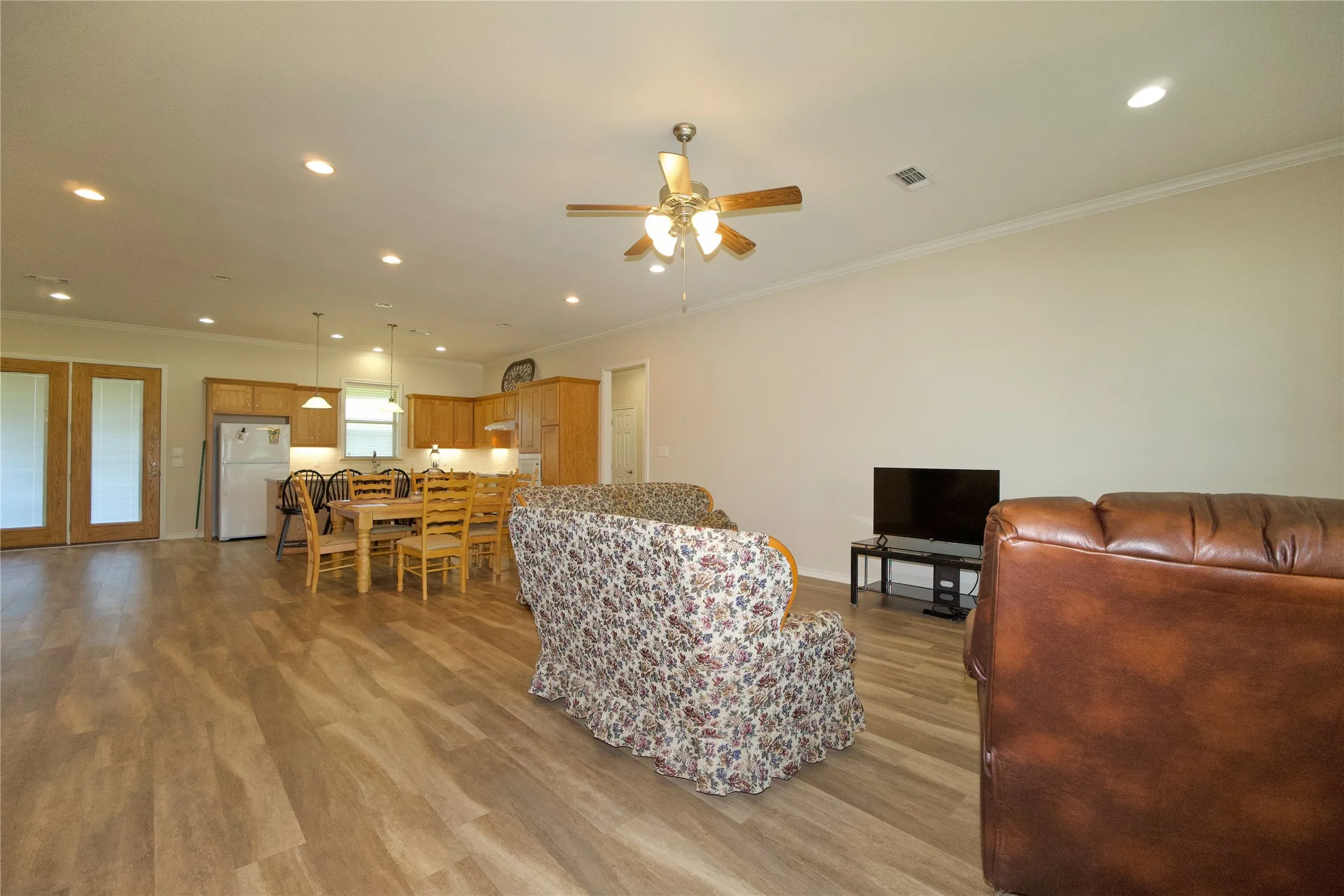 Single Family Residence For Sale in Cooke County , 318 E 4th Street, Lindsay, Texas 76250, 3 Bedrooms, 2 Bathrooms, 2 Garage spaces, 1,982 Sqft, built in 2018, Price $374,900, mls#21319374, Real Estate Agent in Lindsay, Homes For Sale in Cooke county, Homes For Sale in Lindsay, Realtor in Lindsay Texas, Real Estate Brokerage Independent Realty Texas, Luminita Cordes Realtor