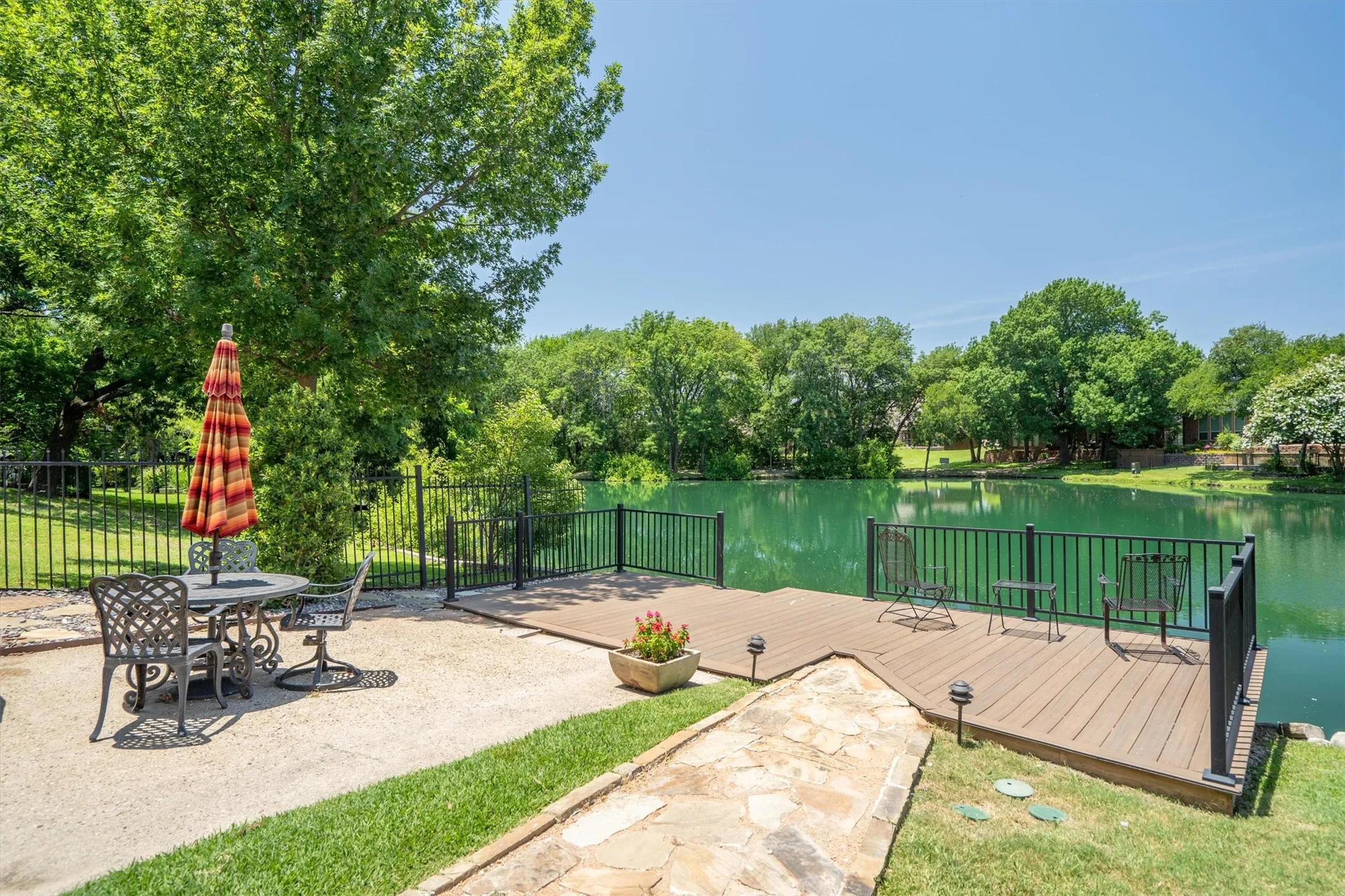 Single Family Residence For Sale in Rockwall County , 5208 Yacht Club Drive, Rockwall, Texas 75032, 4 Bedroom, 3 Bathroom, 2 Garage spaces, 2,851 Sqft, built in 1990, mls#21320359, Real Estate Agent in Rockwall, Homes For Sale in Rockwall county, Homes For Sale in Rockwall, Realtor in Rockwall Texas, Real Estate Brokerage Independent Realty Texas, Luminita Cordes Realtor