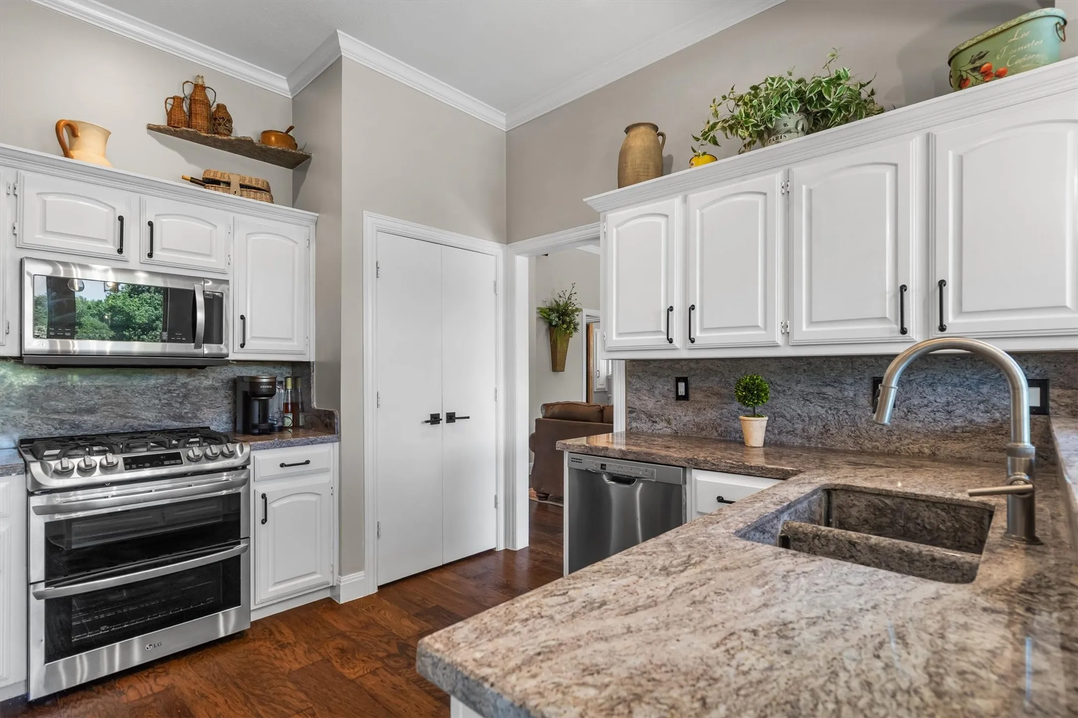 Single Family Residence For Sale in Rockwall County , 5208 Yacht Club Drive, Rockwall, Texas 75032, 4 Bedroom, 3 Bathroom, 2 Garage spaces, 2,851 Sqft, built in 1990, mls#21320359, Real Estate Agent in Rockwall, Homes For Sale in Rockwall county, Homes For Sale in Rockwall, Realtor in Rockwall Texas, Real Estate Brokerage Independent Realty Texas, Luminita Cordes Realtor
