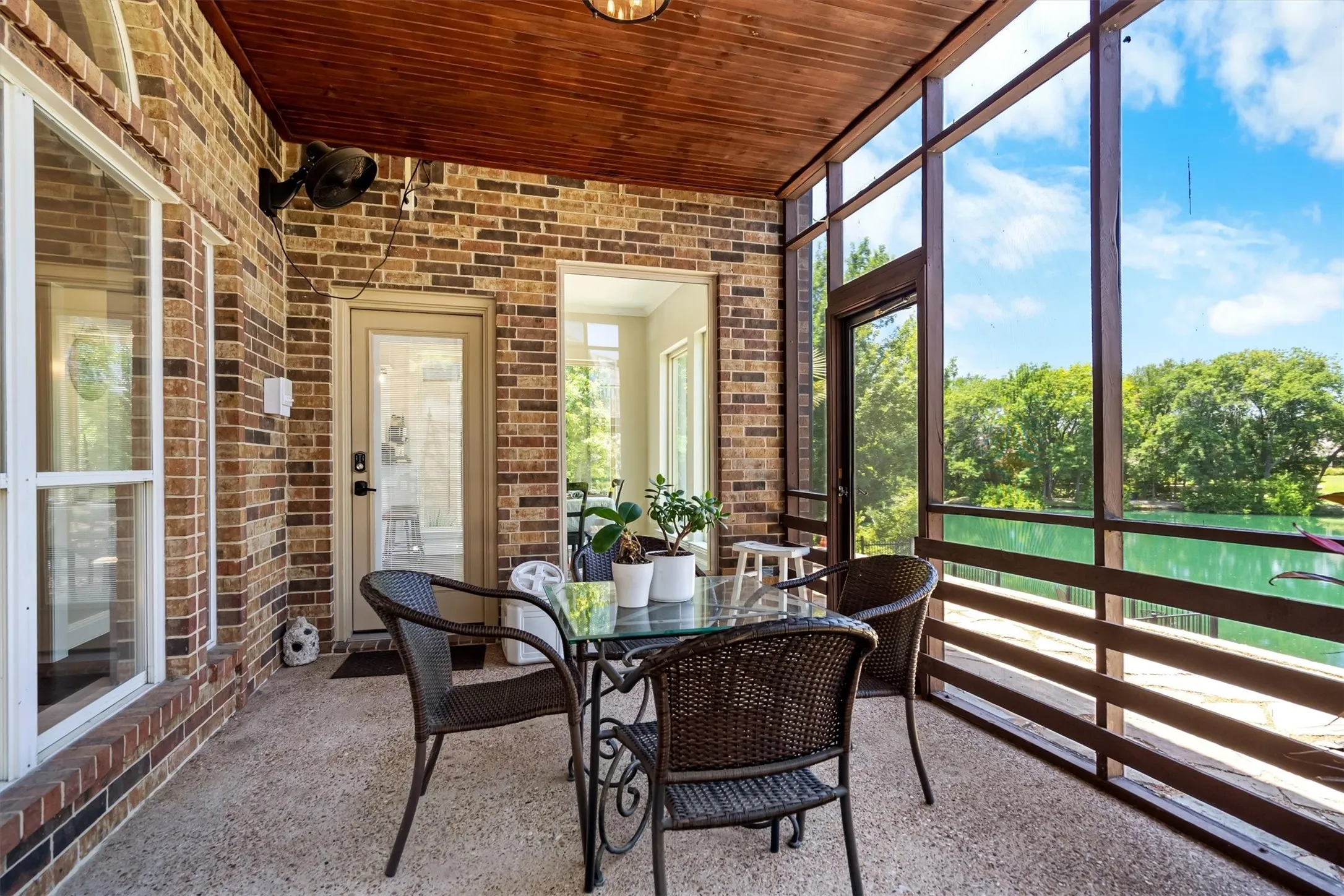 Single Family Residence For Sale in Rockwall County , 5208 Yacht Club Drive, Rockwall, Texas 75032, 4 Bedroom, 3 Bathroom, 2 Garage spaces, 2,851 Sqft, built in 1990, mls#21320359, Real Estate Agent in Rockwall, Homes For Sale in Rockwall county, Homes For Sale in Rockwall, Realtor in Rockwall Texas, Real Estate Brokerage Independent Realty Texas, Luminita Cordes Realtor