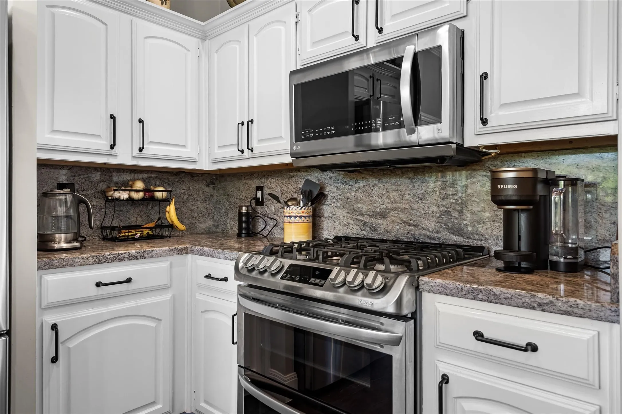 Single Family Residence For Sale in Rockwall County , 5208 Yacht Club Drive, Rockwall, Texas 75032, 4 Bedroom, 3 Bathroom, 2 Garage spaces, 2,851 Sqft, built in 1990, mls#21320359, Real Estate Agent in Rockwall, Homes For Sale in Rockwall county, Homes For Sale in Rockwall, Realtor in Rockwall Texas, Real Estate Brokerage Independent Realty Texas, Luminita Cordes Realtor