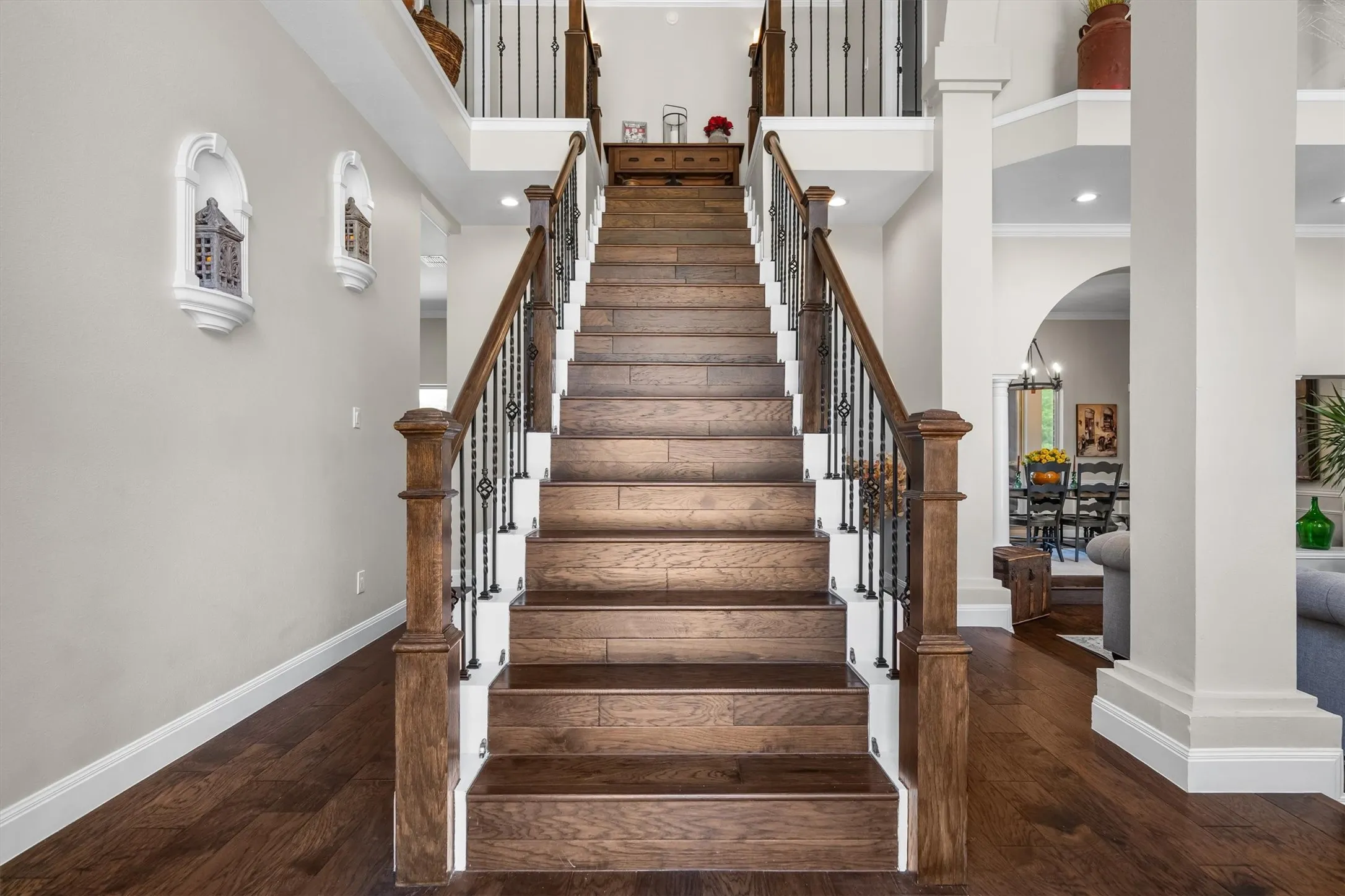 Single Family Residence For Sale in Rockwall County , 5208 Yacht Club Drive, Rockwall, Texas 75032, 4 Bedroom, 3 Bathroom, 2 Garage spaces, 2,851 Sqft, built in 1990, mls#21320359, Real Estate Agent in Rockwall, Homes For Sale in Rockwall county, Homes For Sale in Rockwall, Realtor in Rockwall Texas, Real Estate Brokerage Independent Realty Texas, Luminita Cordes Realtor