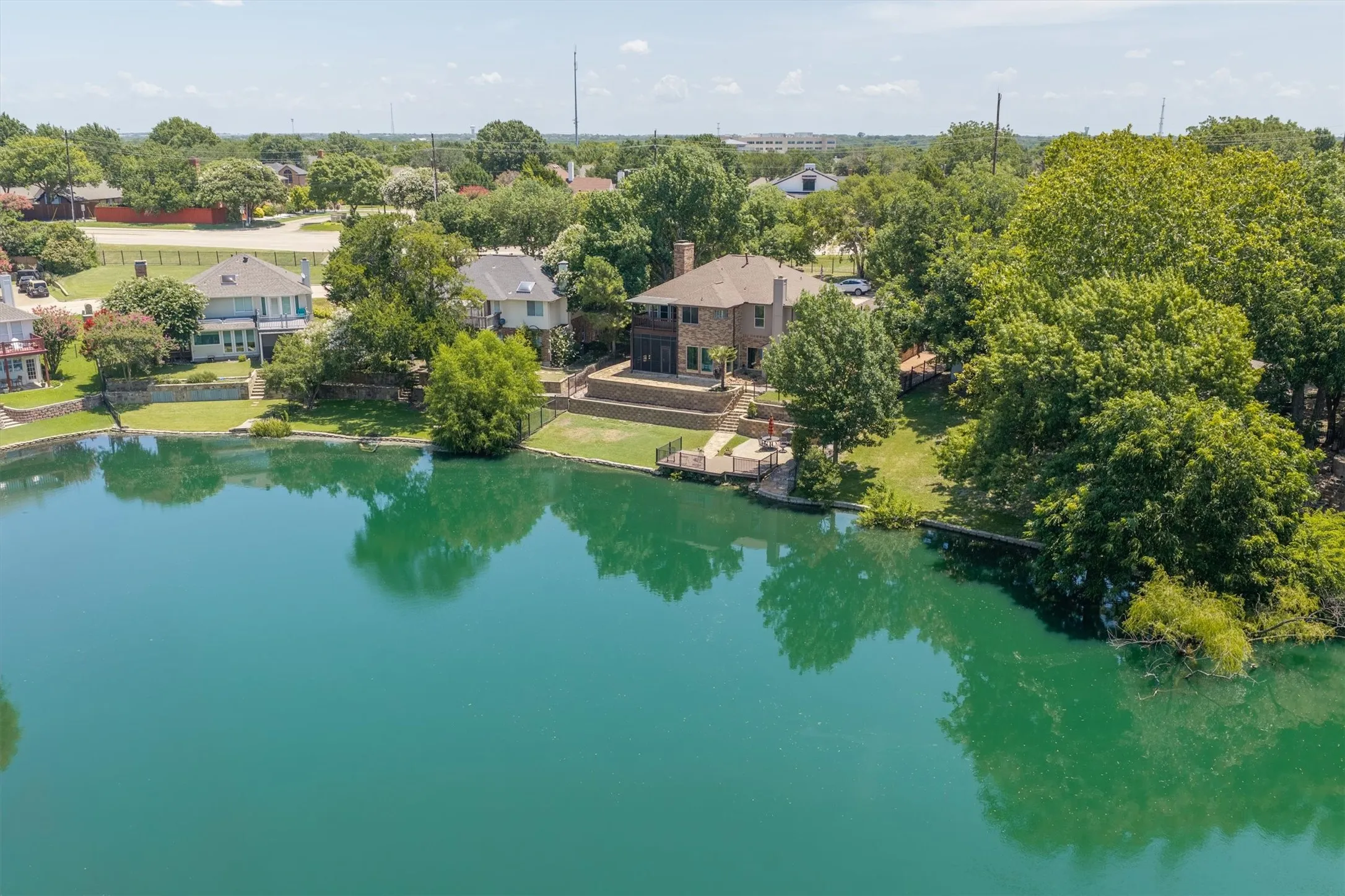 Single Family Residence For Sale in Rockwall County , 5208 Yacht Club Drive, Rockwall, Texas 75032, 4 Bedroom, 3 Bathroom, 2 Garage spaces, 2,851 Sqft, built in 1990, mls#21320359, Real Estate Agent in Rockwall, Homes For Sale in Rockwall county, Homes For Sale in Rockwall, Realtor in Rockwall Texas, Real Estate Brokerage Independent Realty Texas, Luminita Cordes Realtor